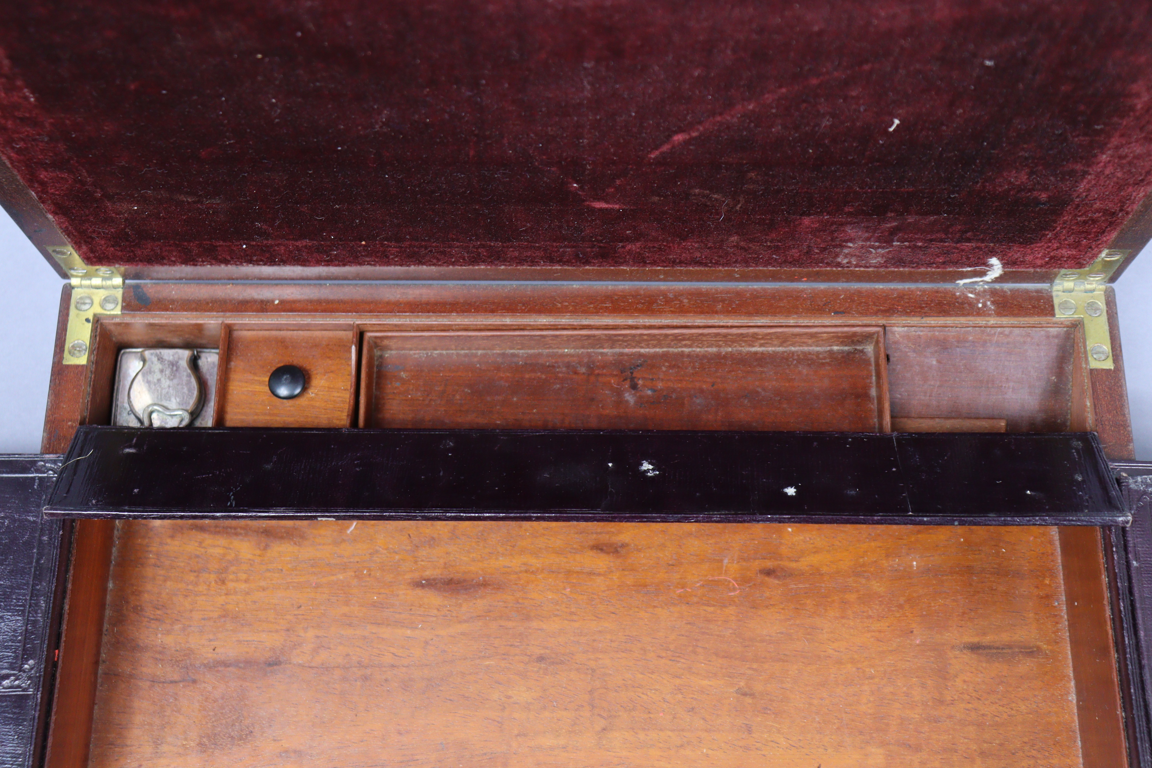 An early Victorian mahogany & brass inlaid travelling writing case, the hinged lid revealing morocco - Image 3 of 8