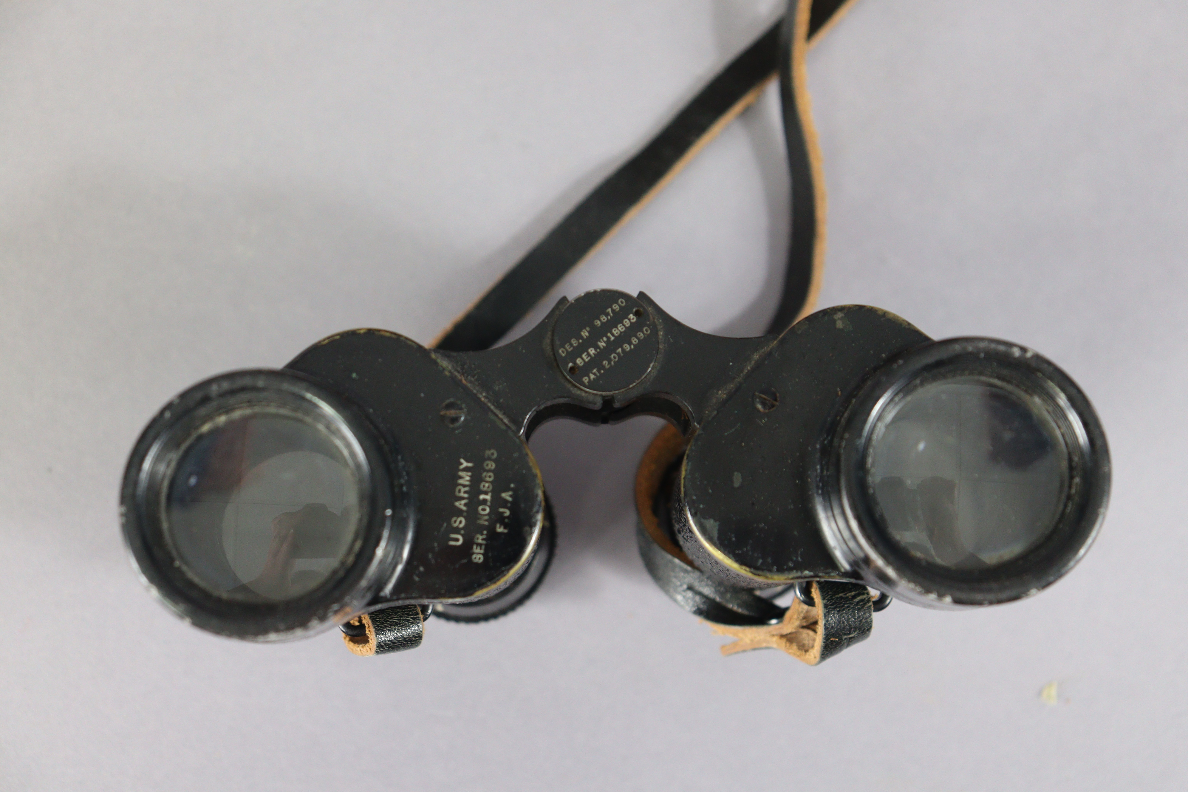 A pair of WWII U.S. Army black lacquered field glasses, with case. - Image 3 of 5