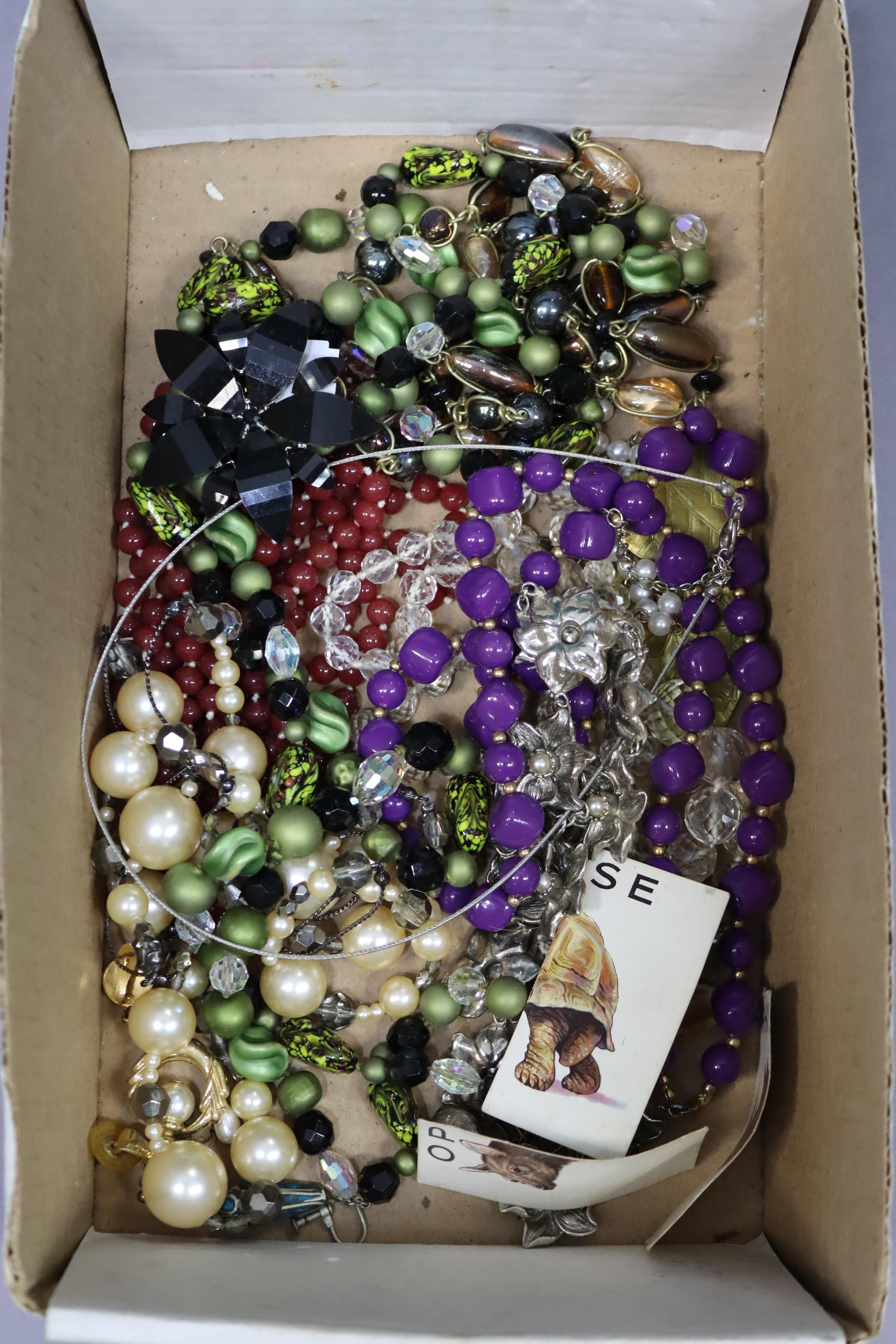 Various items of costume jewellery. - Image 2 of 2