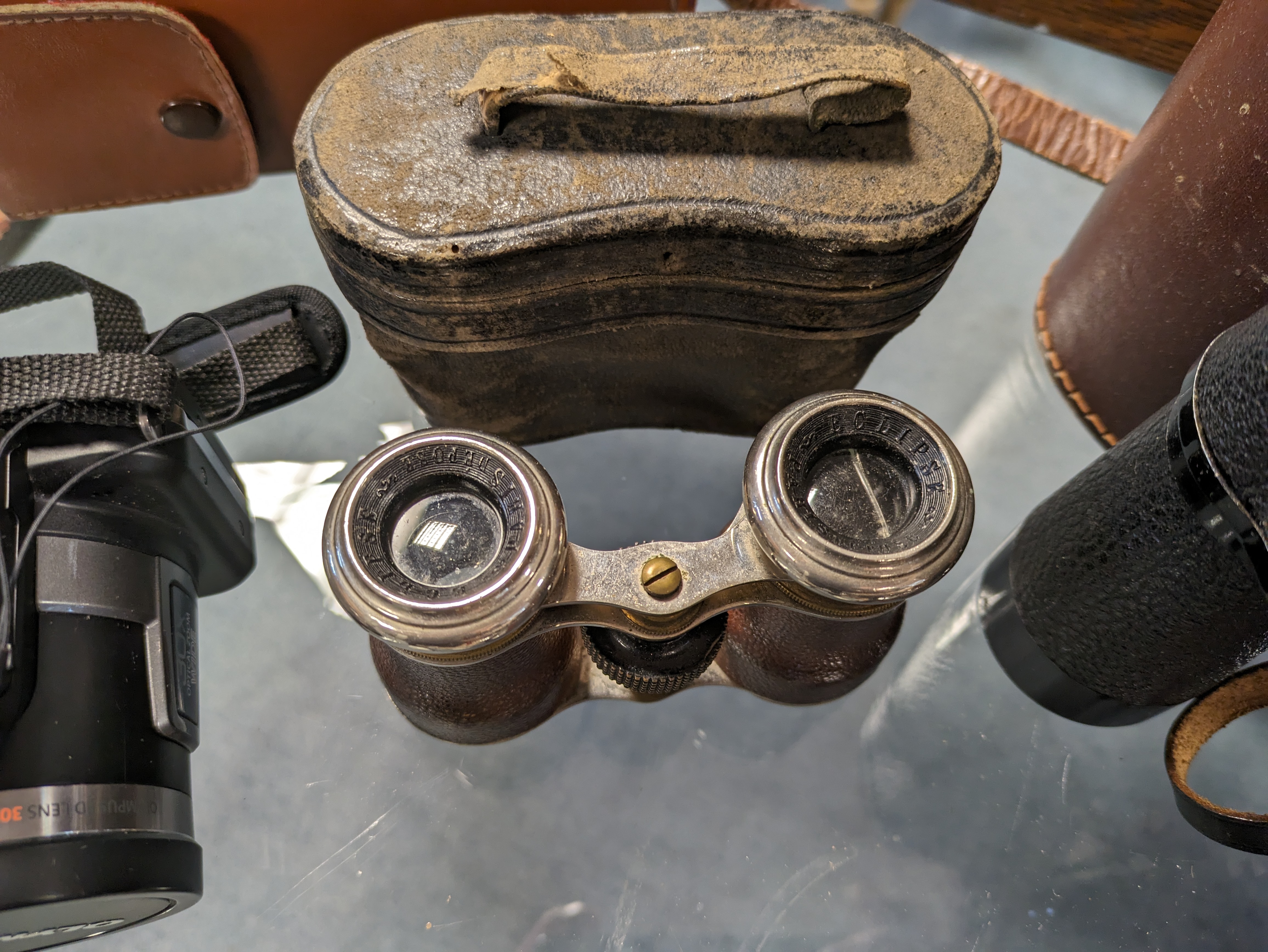 A pair of Lieberman & Gortz binoculars; a pair of opera glasses, both cased; & various cameras & - Image 4 of 9