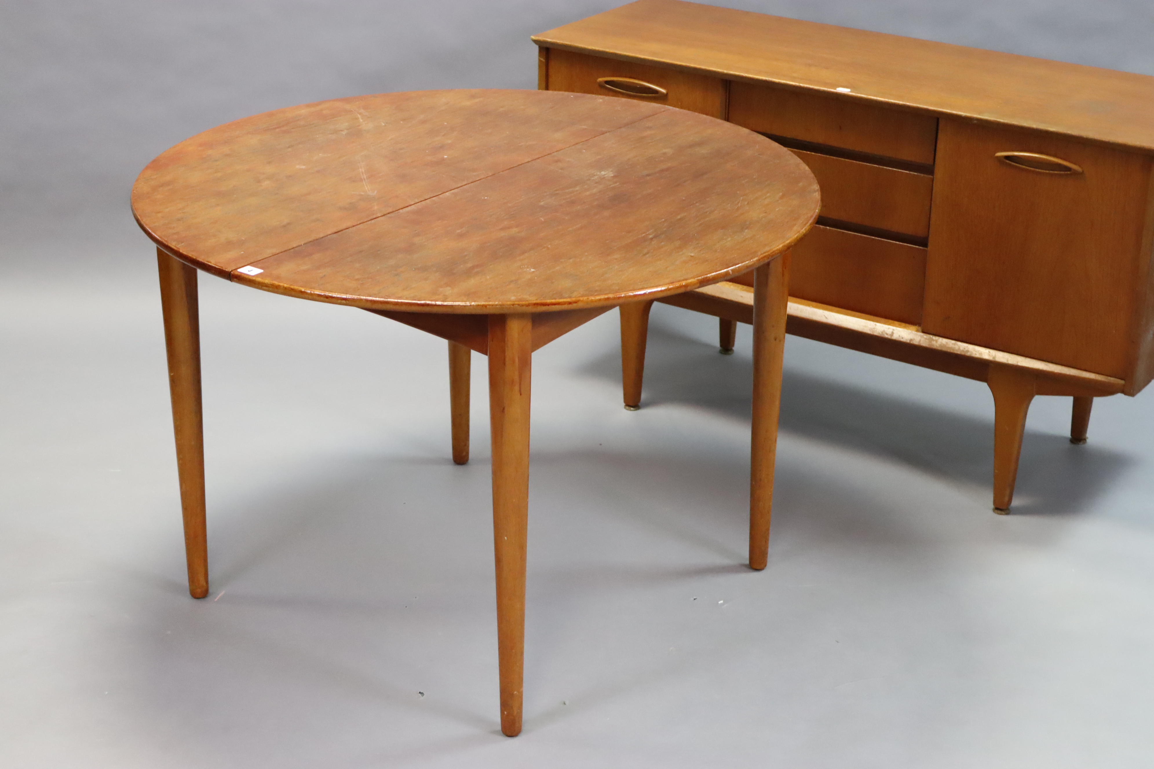 A mid-20th century teak dining room suite comprising of a circular extending table with a centre - Image 5 of 13