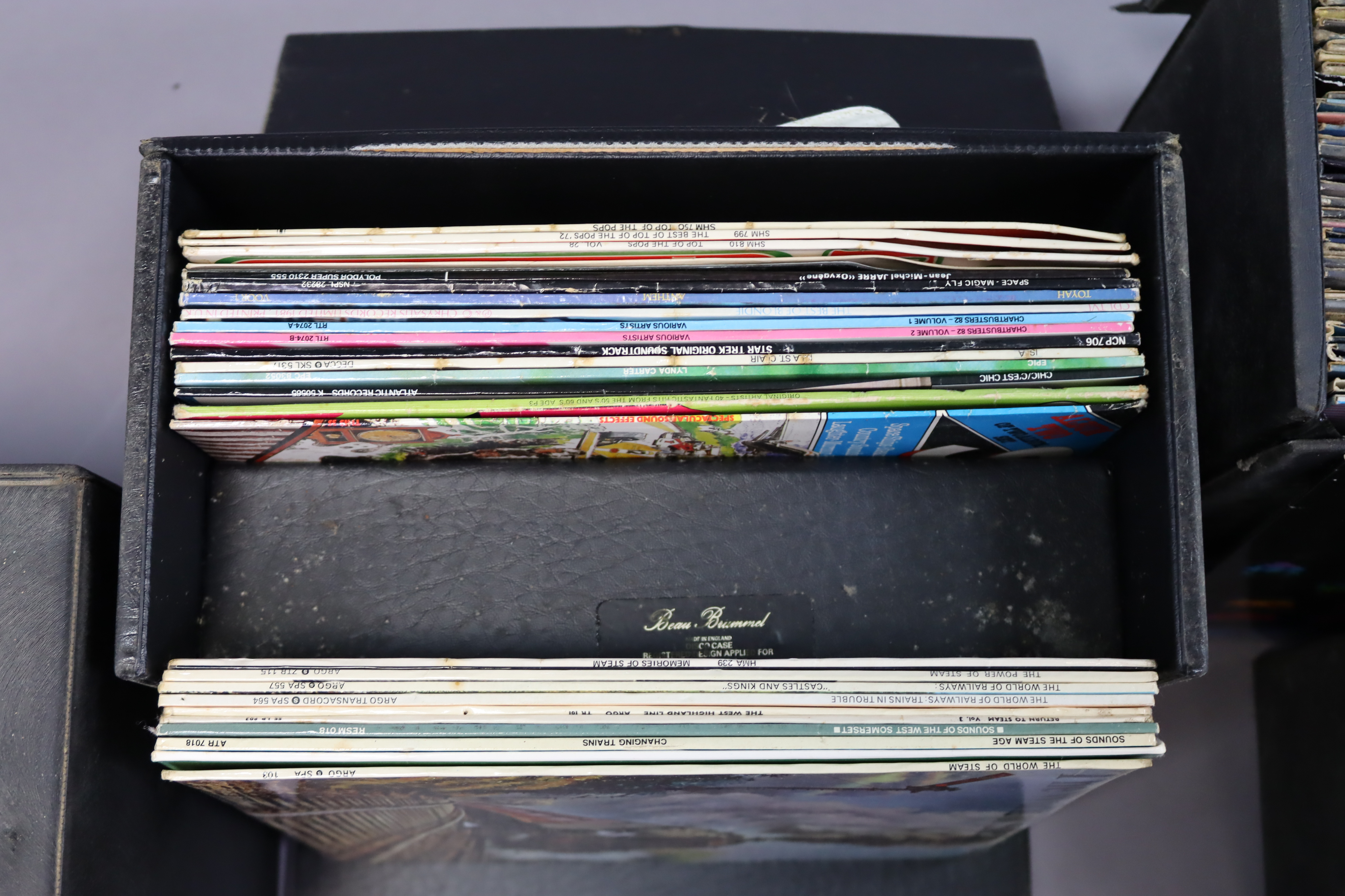 Approximately one hundred various records – pop, classical, etc. - Image 4 of 6