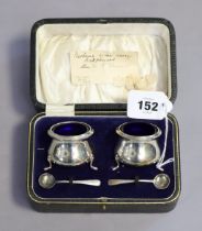 A pair of George V silver salt cellars & matching spoons, Birmingham 1923, cased.