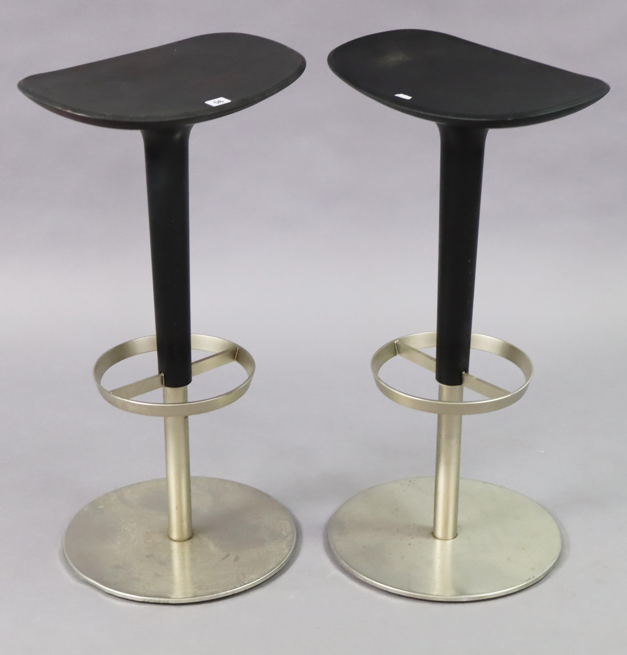 A pair of Arper (Italian) “Baber” free-standing bar stools designed by Simon Pengelly (#1751). - Image 2 of 5