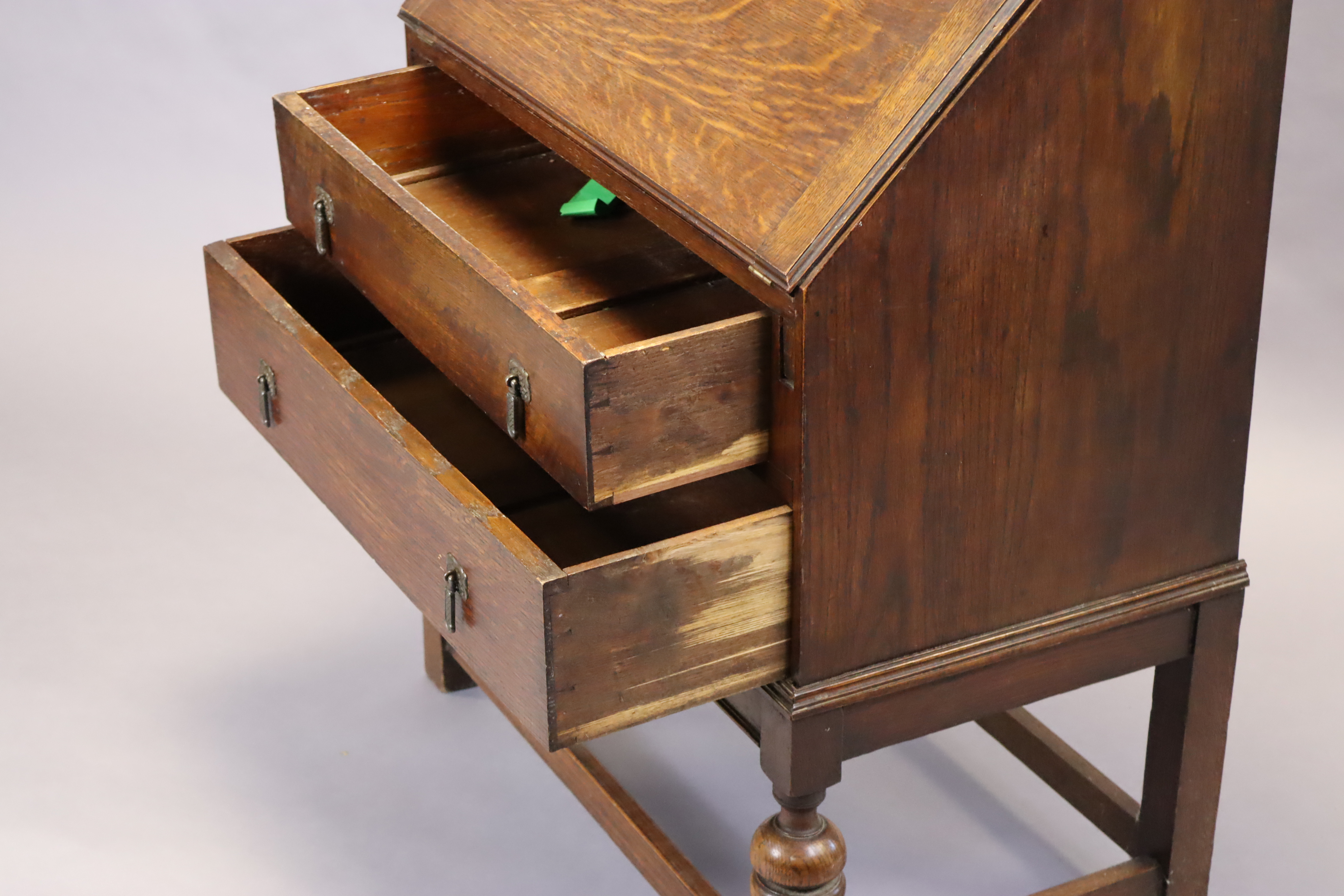 A 1930’s oak bureau having a fitted interior enclosed by a fall-front above two long graduated - Bild 2 aus 4