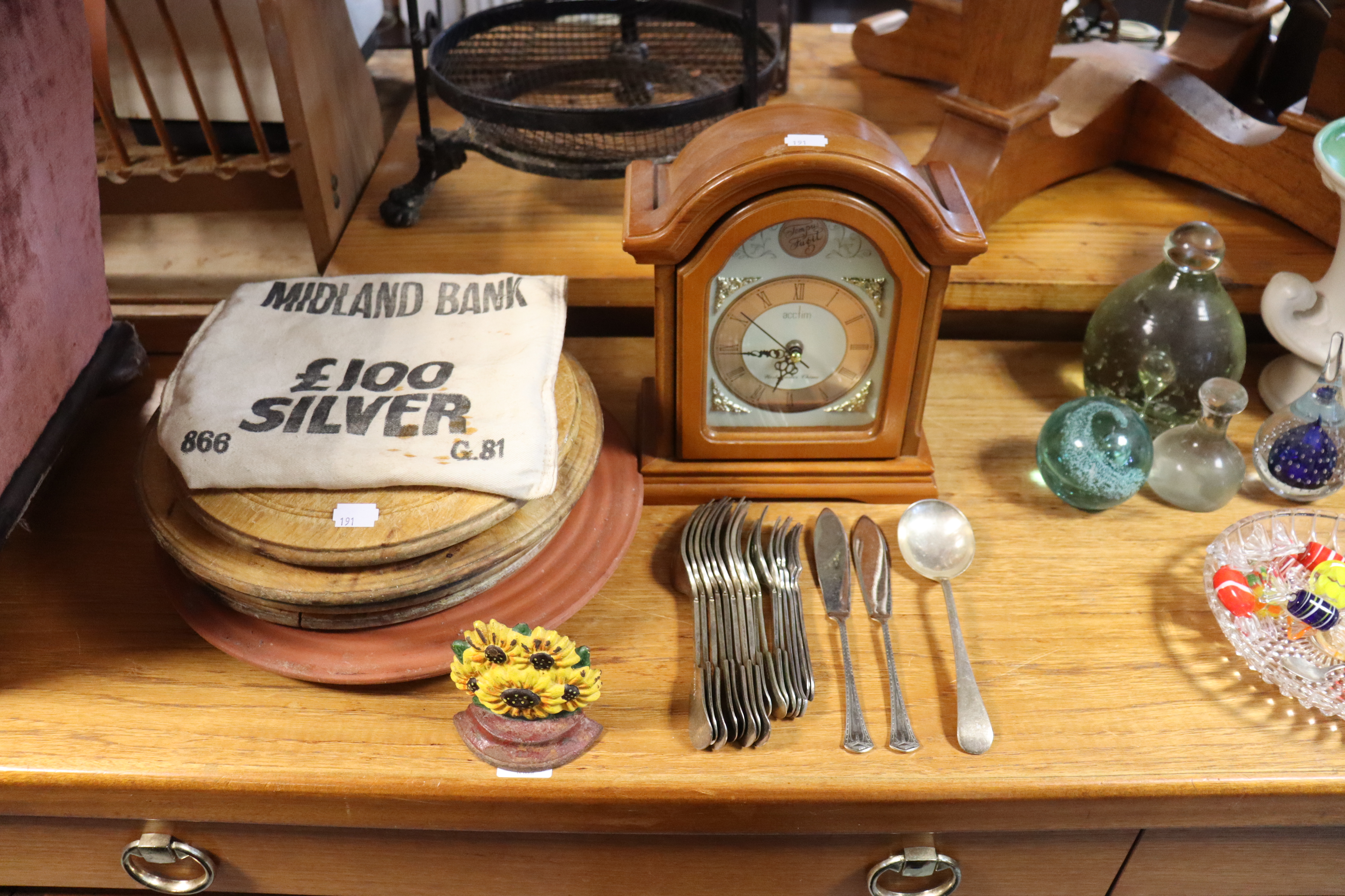 Various decorative pictures; a battery-operated mantel clock; a table lamp; & sundry other items. - Image 2 of 3