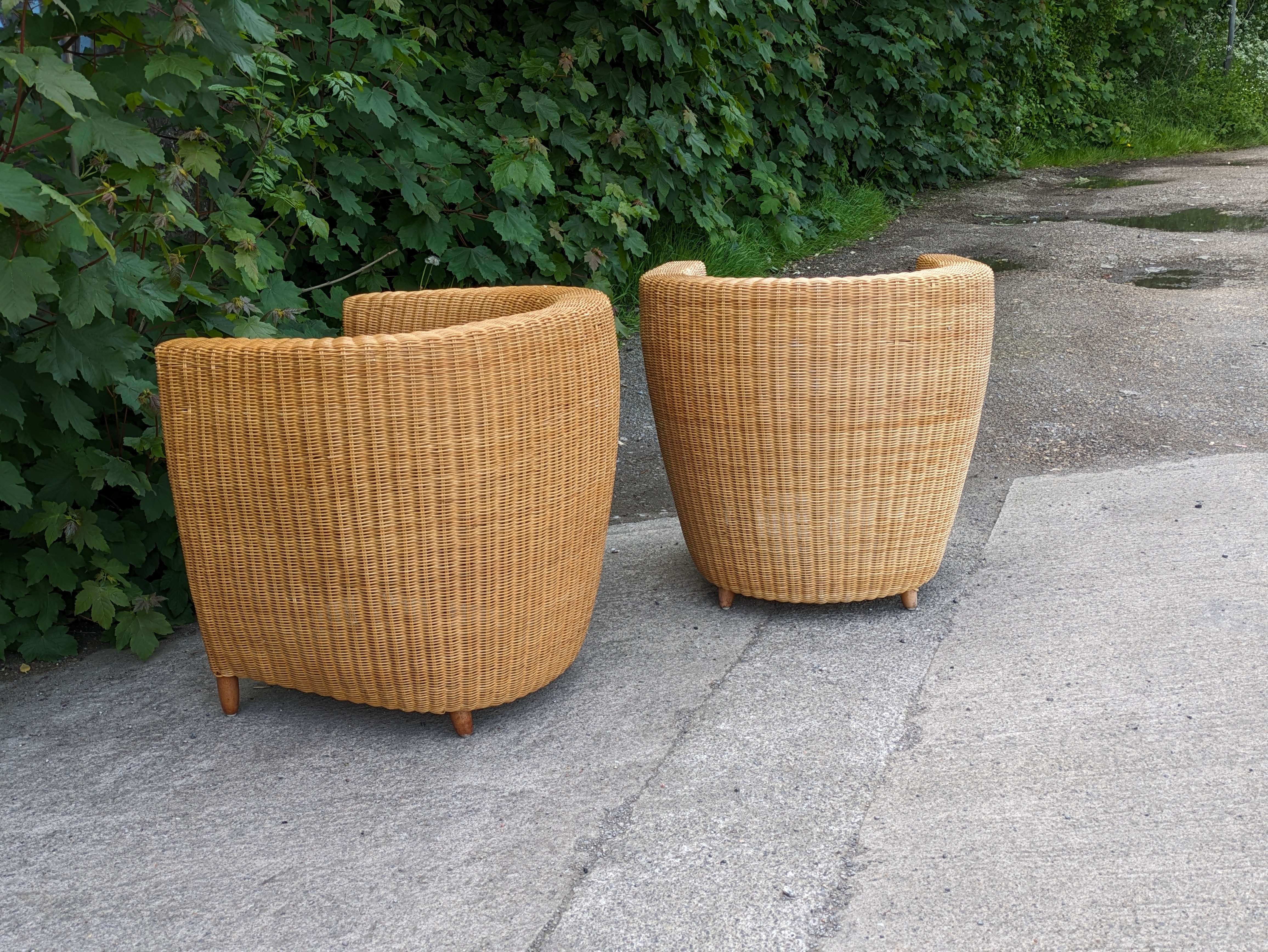 A pair of Heal’s tub-shaped wicker conservatory chairs. - Image 6 of 14
