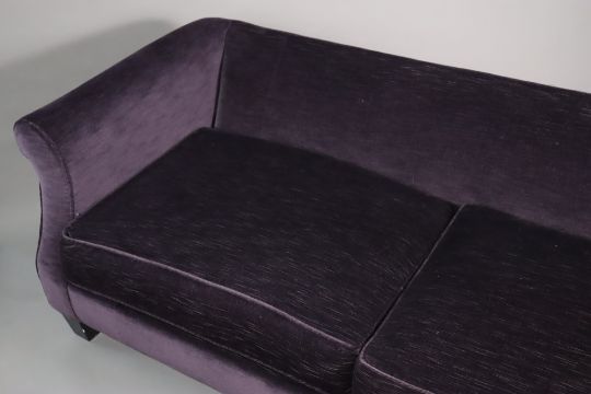 A modern three-seater sofa with down-swept arm supports, upholstered in mauve fabric, on ebonised - Image 3 of 6