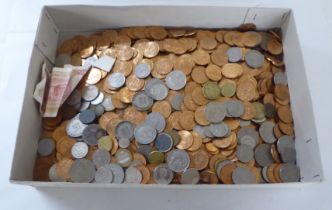 Uncollated pre-decimal British coinage, mainly half pennies and later British and foreign coinage