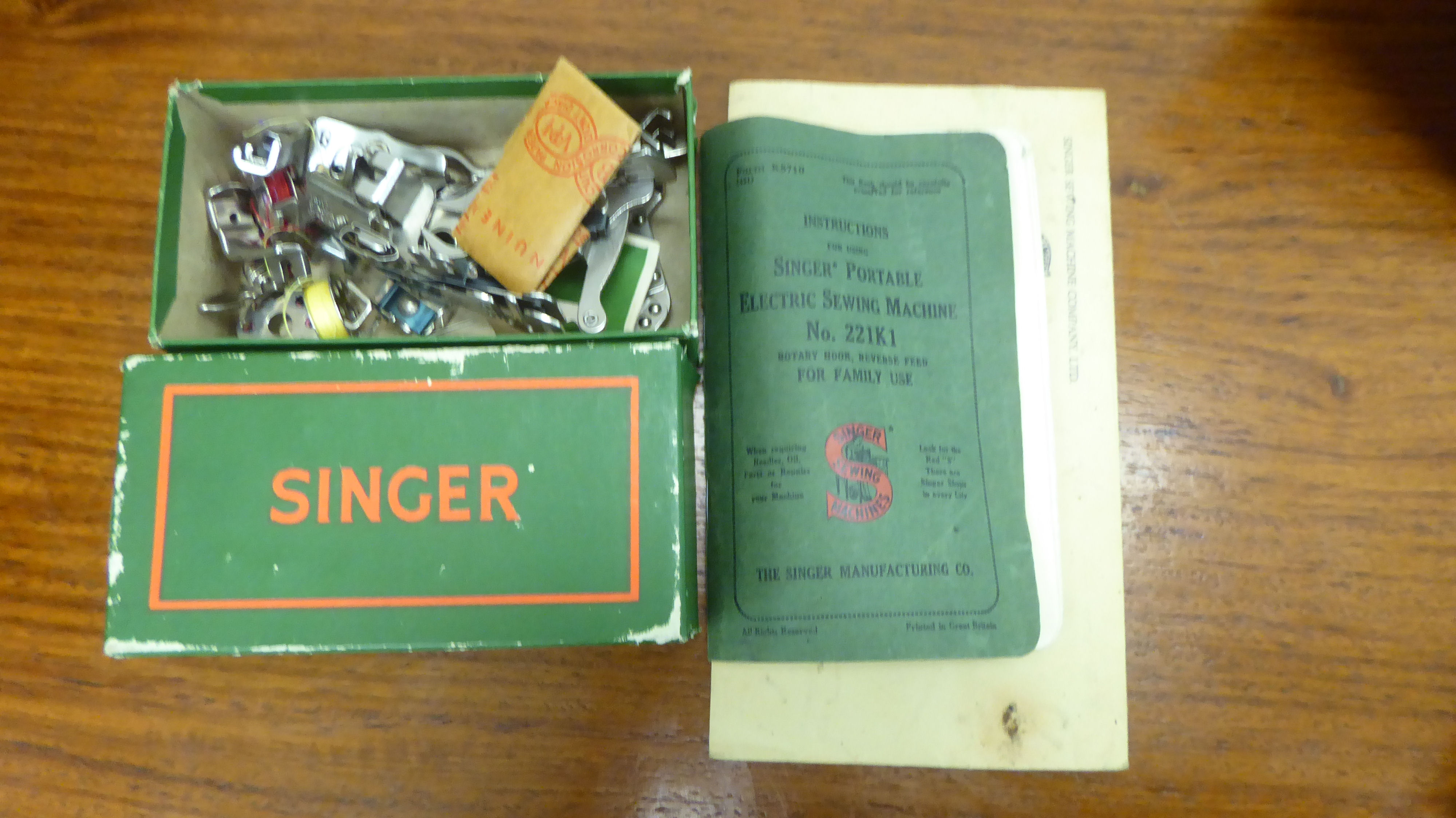 A Singer electric sewing machine  cased - Image 7 of 8