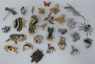 Costume jewellery, comprising assorted floral brooches in white and yellow metal, some set with