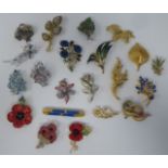 Costume jewellery: to include assorted floral brooches