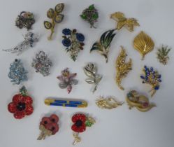 Costume jewellery: to include assorted floral brooches