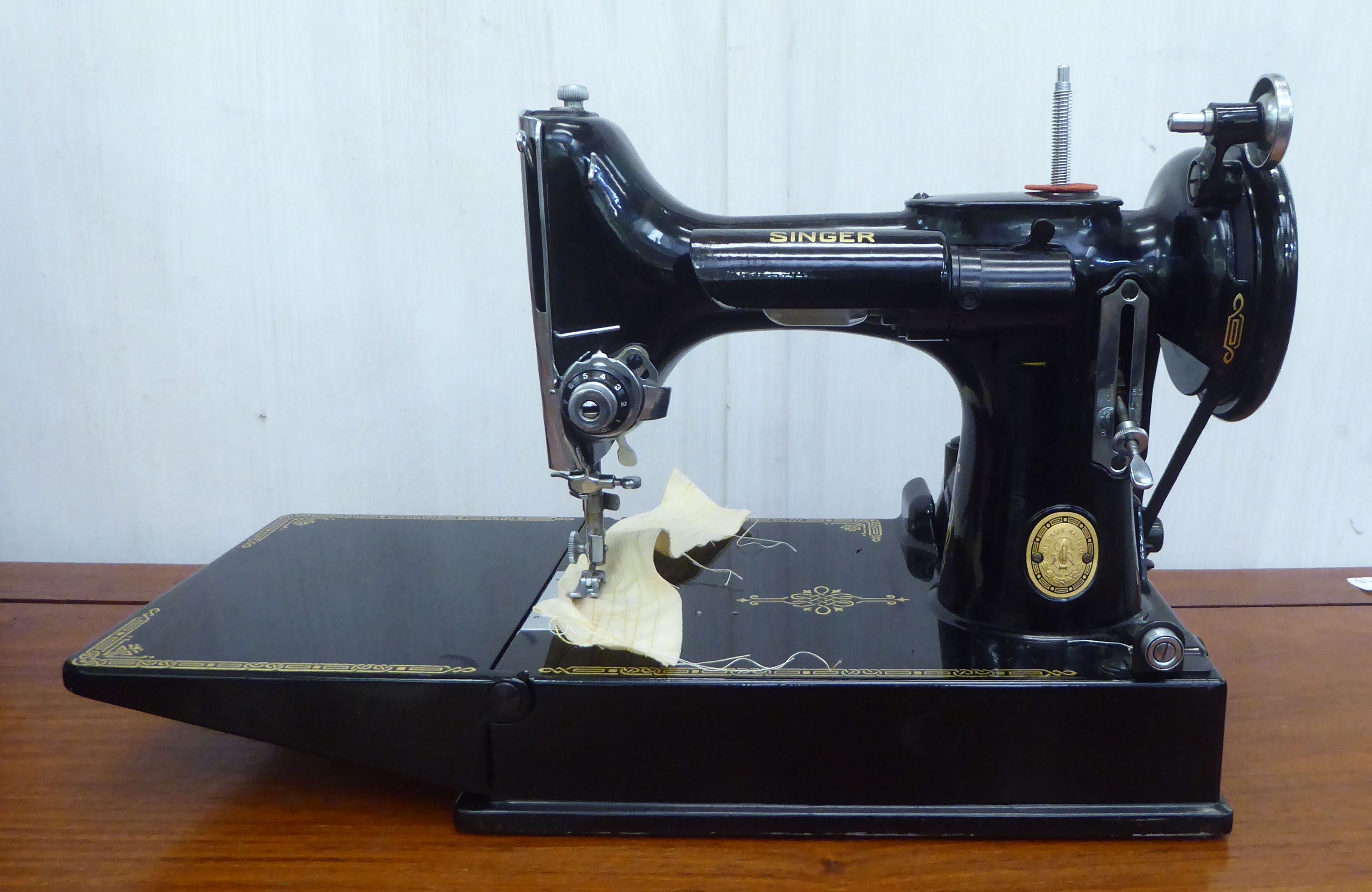 A Singer electric sewing machine  cased - Image 5 of 8