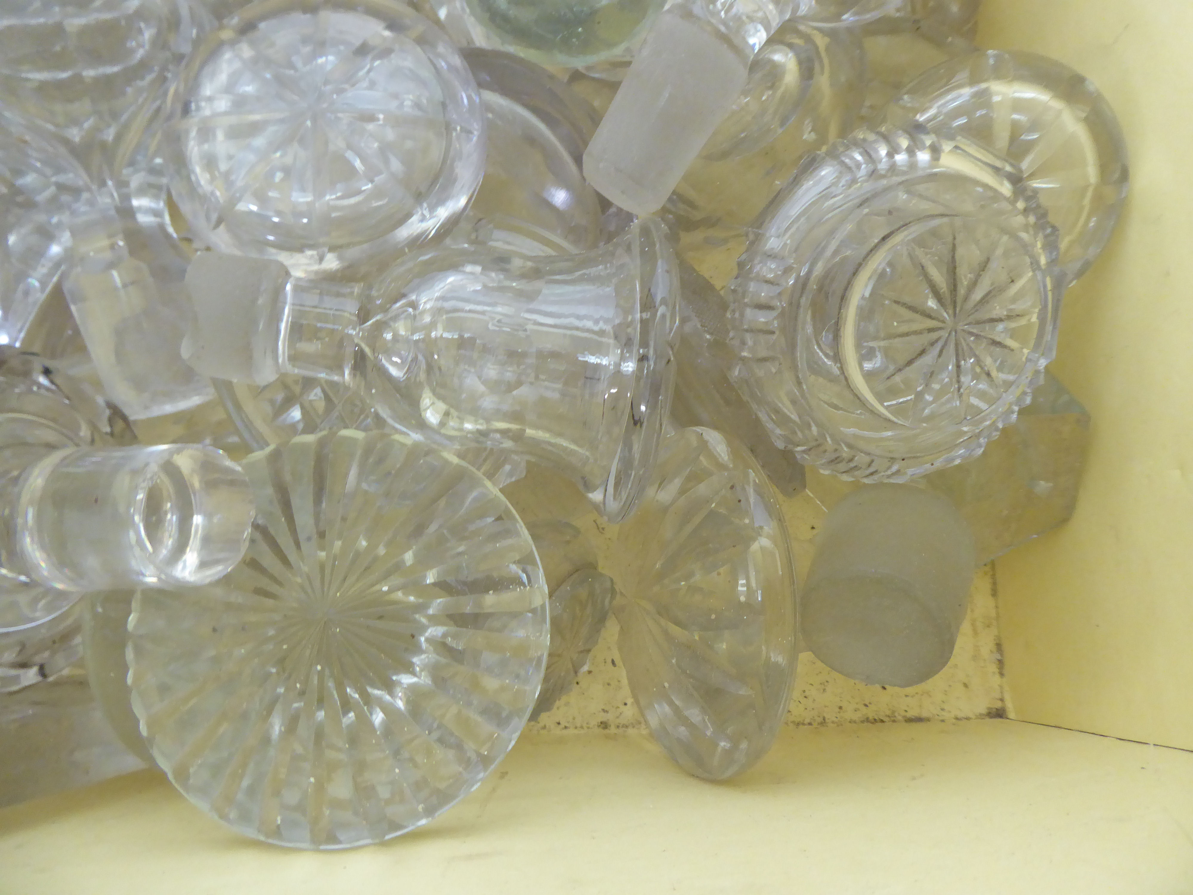Glass decanter stoppers of various design - Image 3 of 4