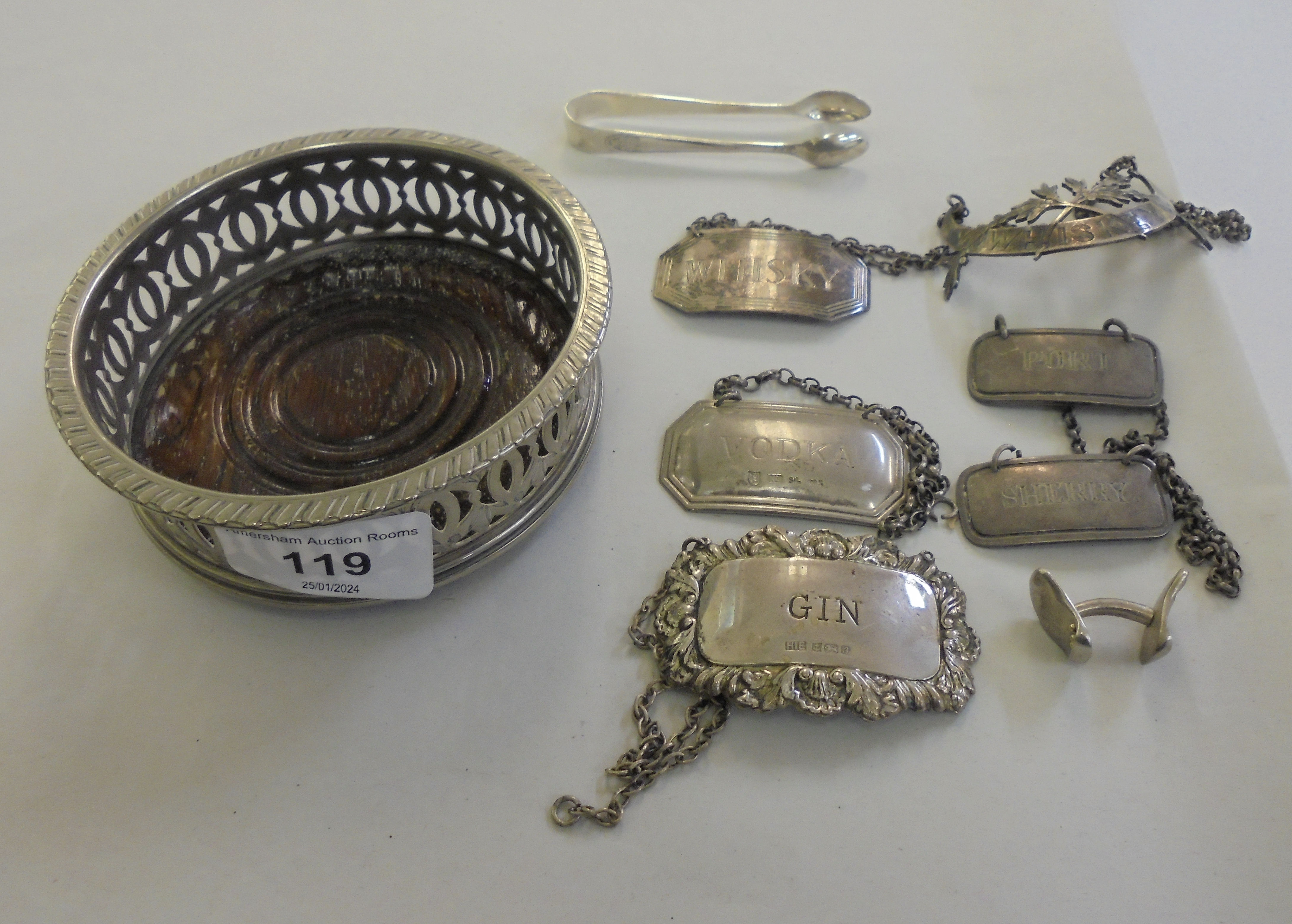 White metal collectables: to include a silver decanter label 'Gin'  Birmingham marks indistinct
