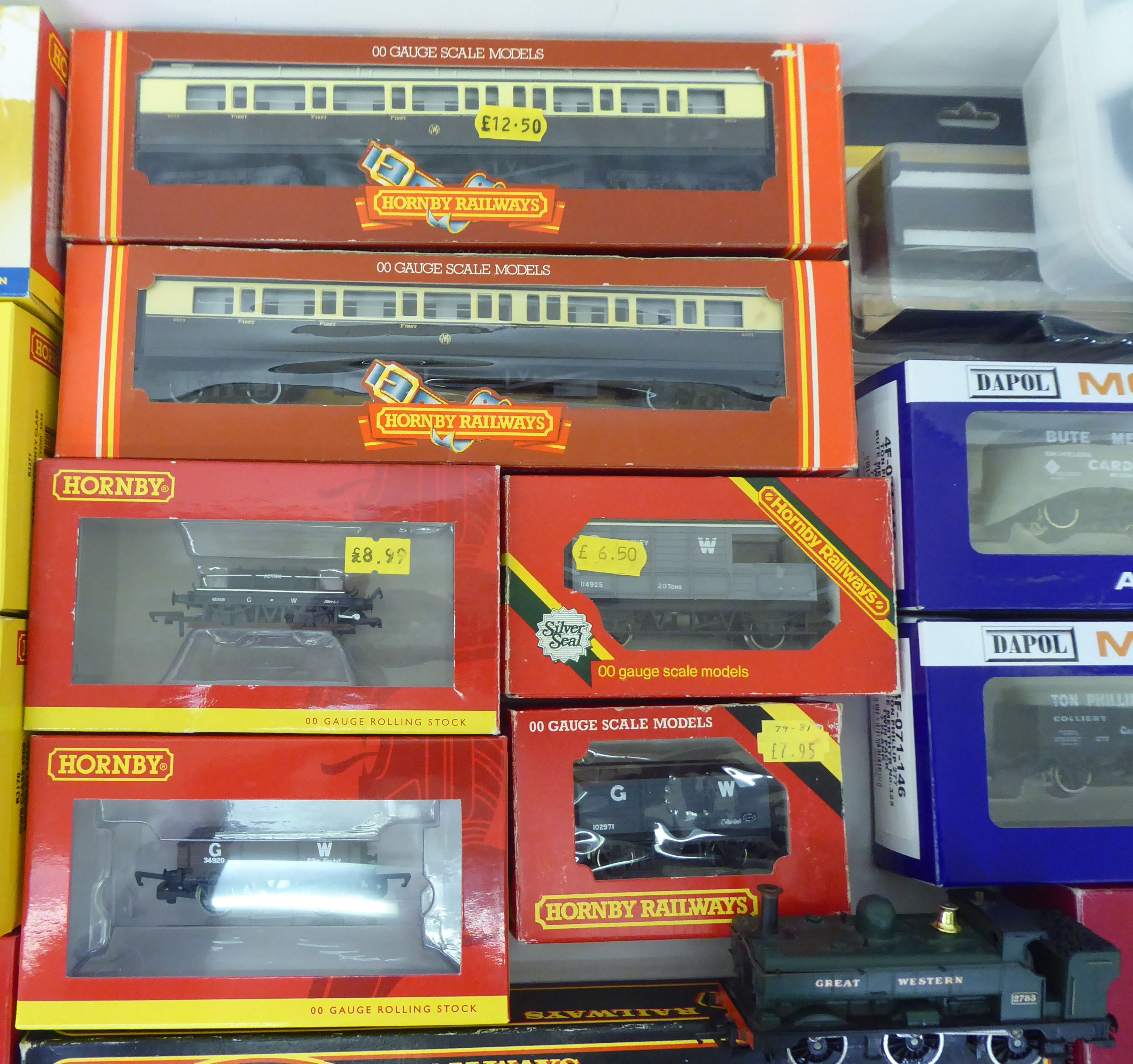 A collection of 00 gauge model locomotives, carriages, tenders and track accessories; and other - Image 16 of 25