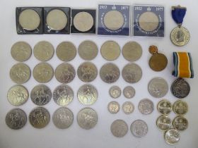 Uncollated British coins: to include 1977 crowns; a Victorian Diamond Jubilee medallion; another;