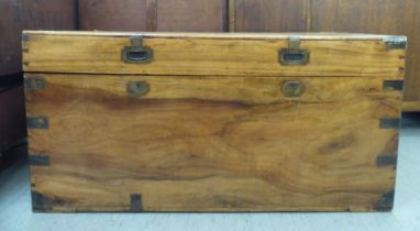 A late 19th/early 20thC Anglo-Indian boarded camphorwood chest with brass reinforcement, recessed,