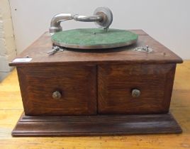 An early 20thC oak table top gramophone