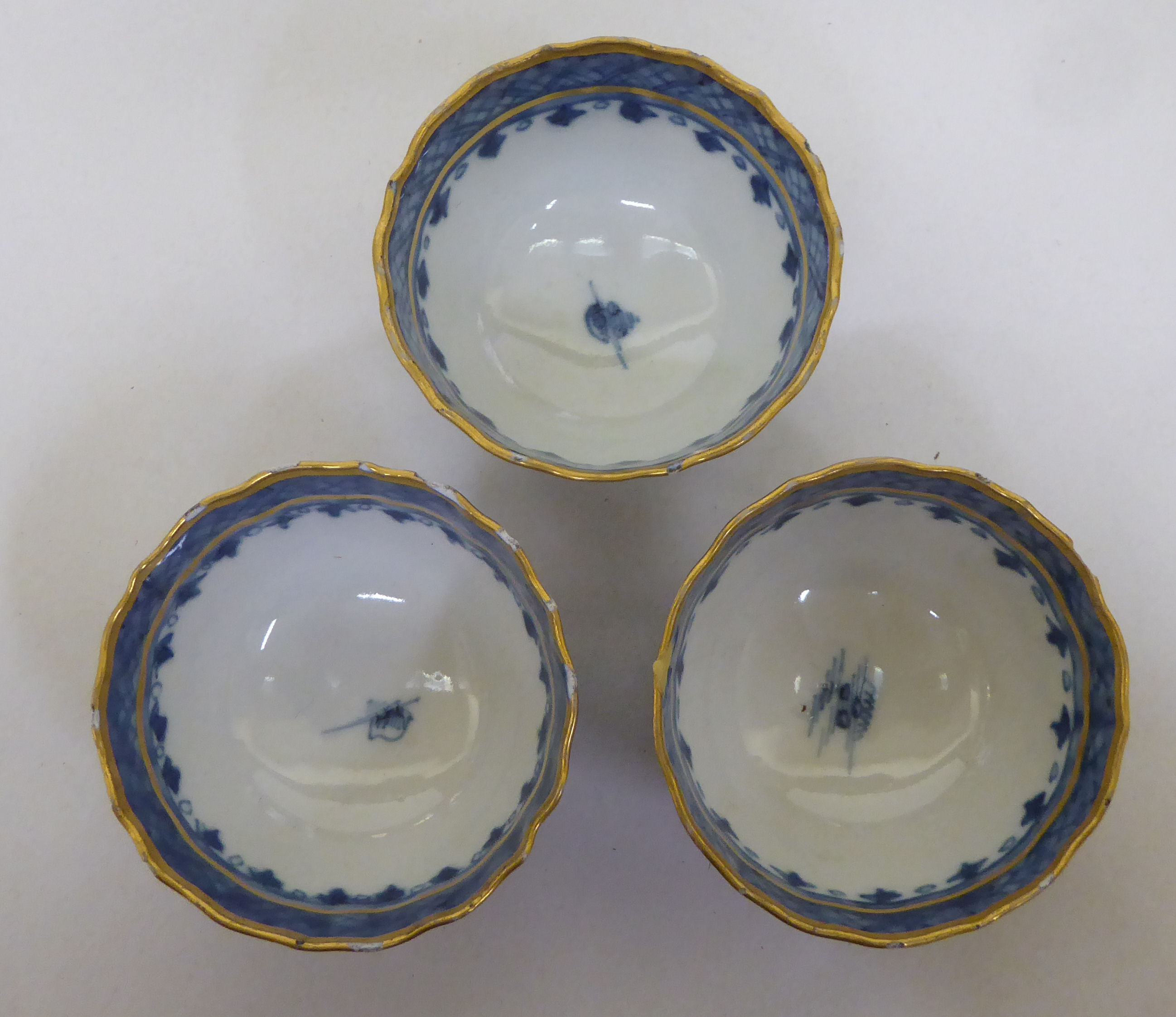 A set of six late 18th/early 19thC porcelain footed tea bowls; and a matching slop bowl, decorated - Image 17 of 18