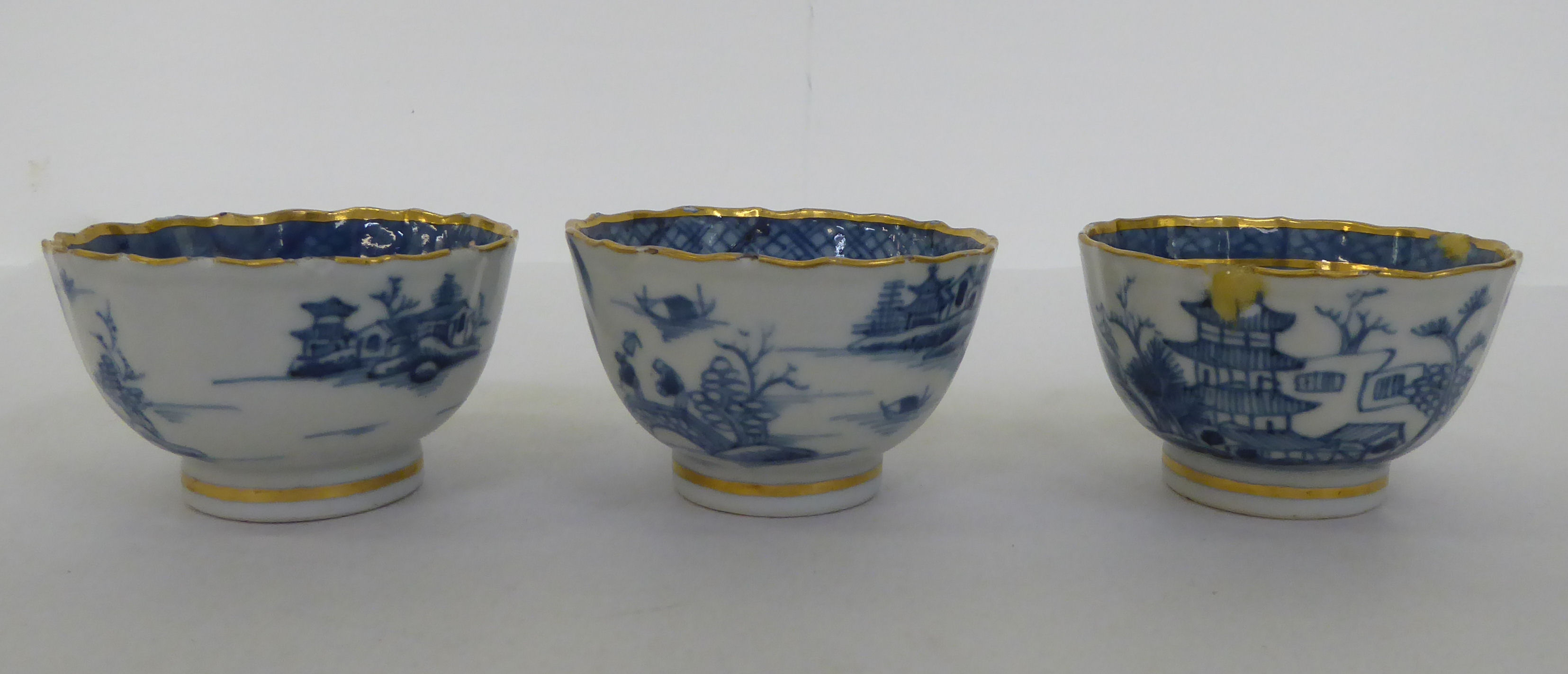 A set of six late 18th/early 19thC porcelain footed tea bowls; and a matching slop bowl, decorated - Image 14 of 18