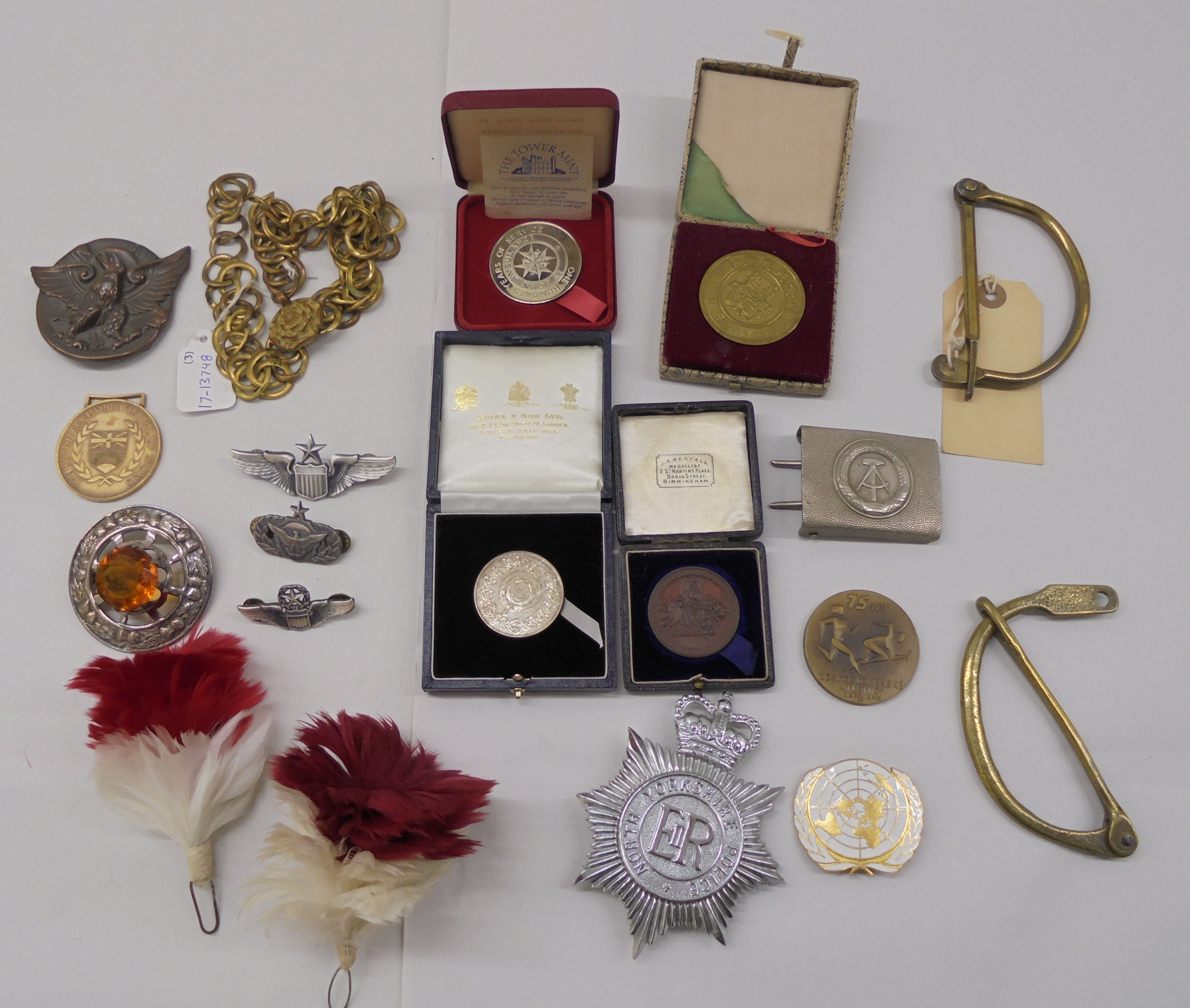 Military badges and medallions, some copies (Please Note: this lot is subject to the statement - Image 4 of 5