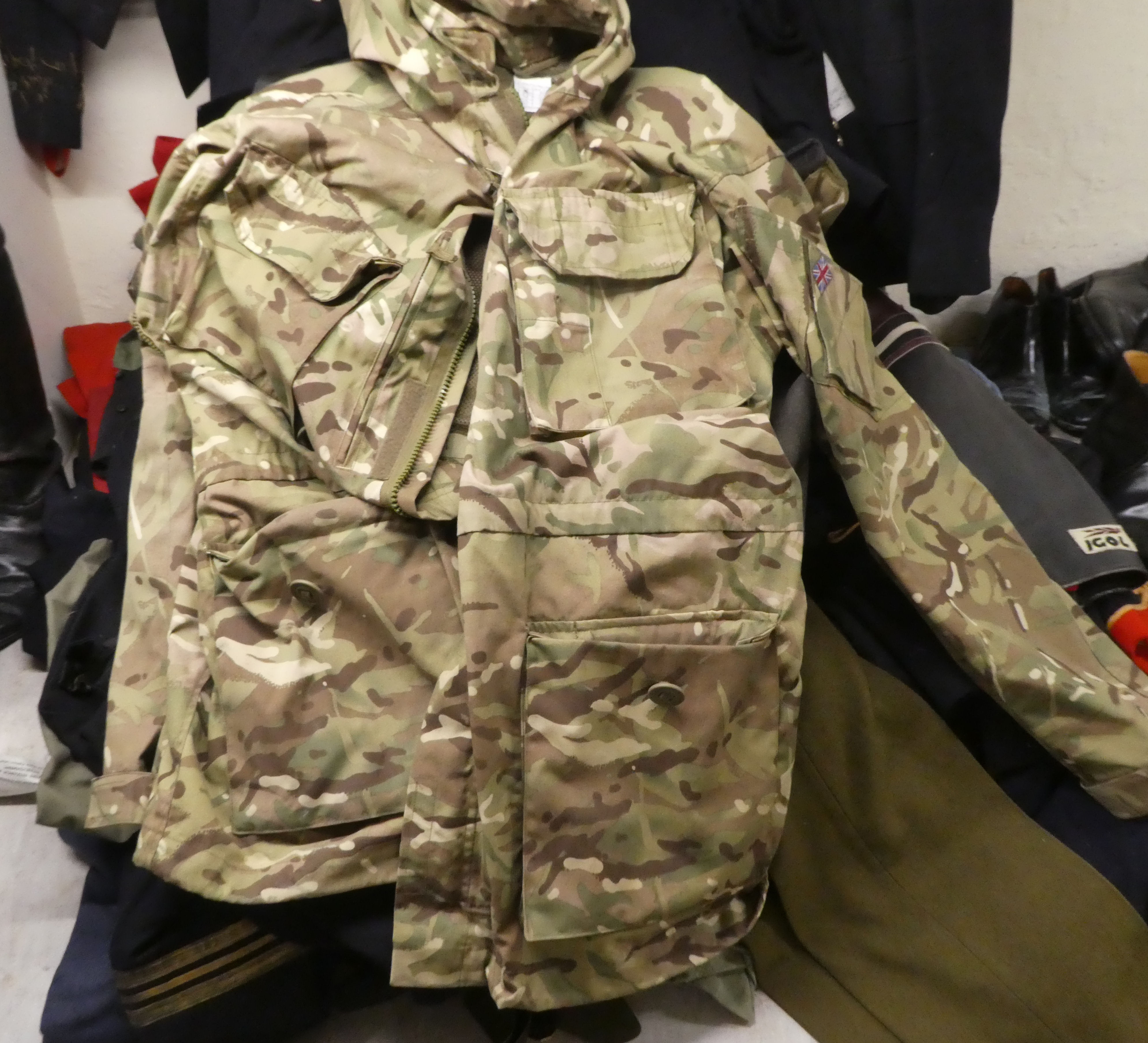 Various military design kit and uniform (Please Note: this lot is subject to the statement made in - Image 5 of 5