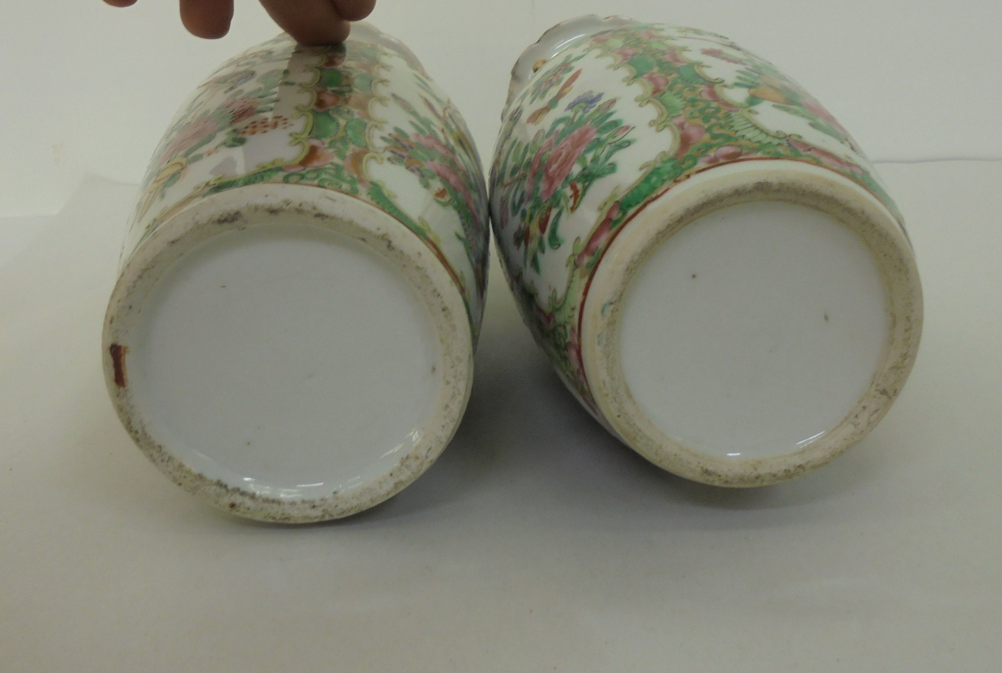 Two similar Chinese Canton Export porcelain vases with overlaid ornament, decorated in panels with - Image 8 of 9