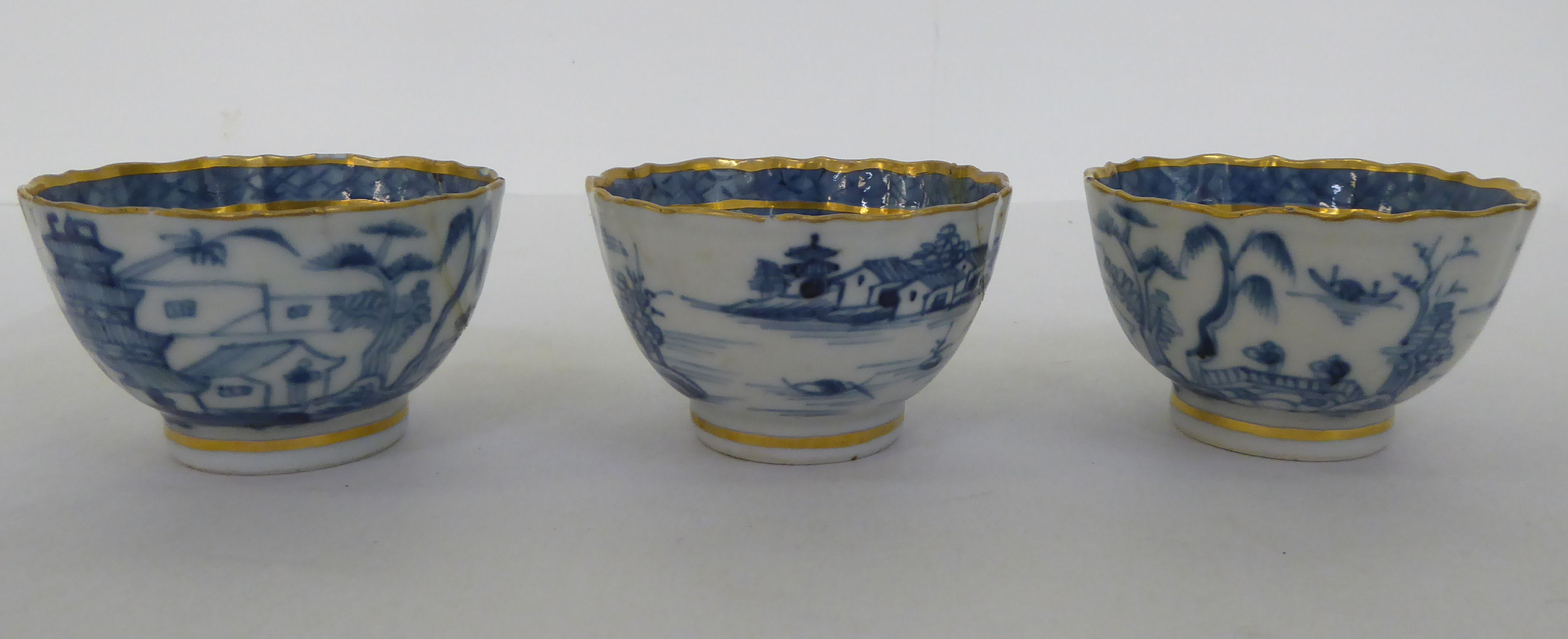 A set of six late 18th/early 19thC porcelain footed tea bowls; and a matching slop bowl, decorated - Image 9 of 18