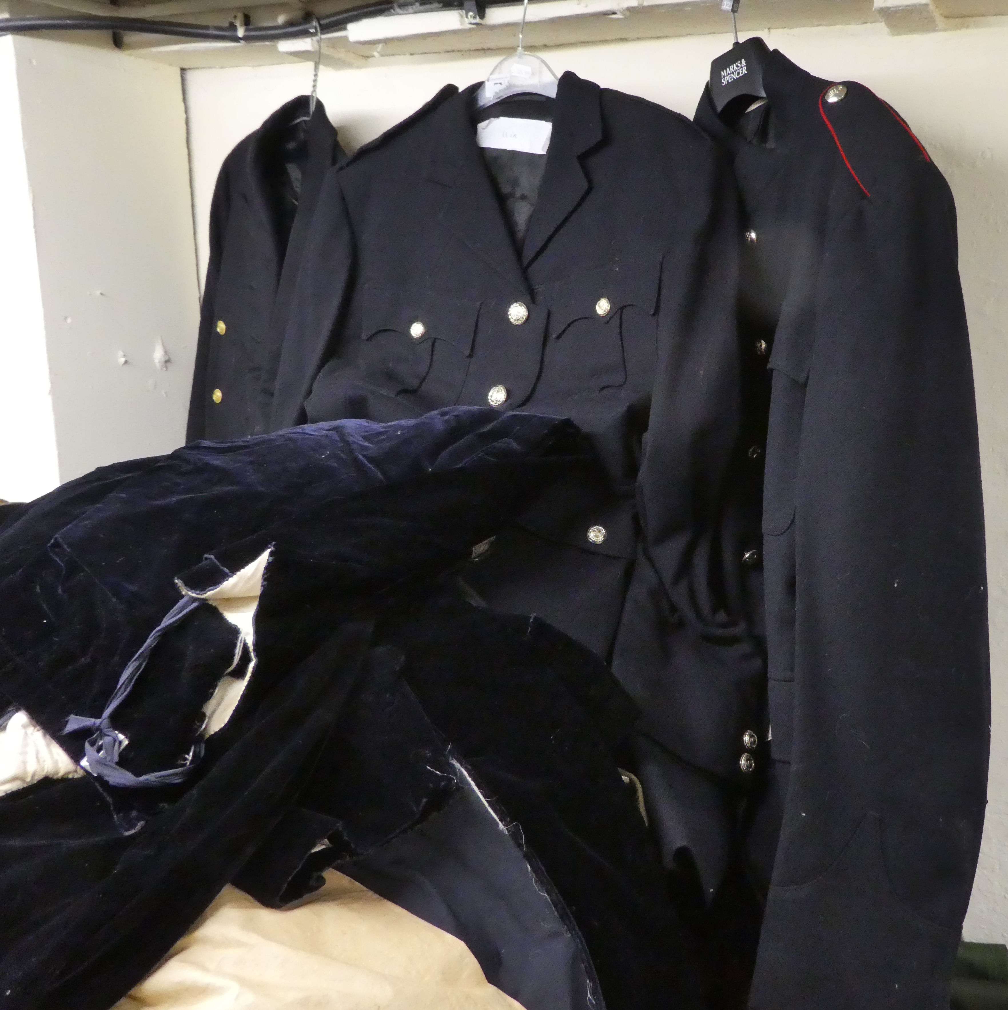 Various military design kit and uniform (Please Note: this lot is subject to the statement made in - Image 2 of 5