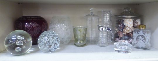 Glass tableware: to include an engraved beaker vase  5"h