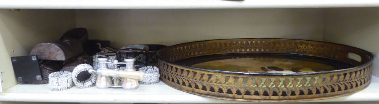 A mixed lot: to include a painted tin tray, decorated with two dogs  23" x 18"