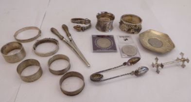 Silver and white metal collectables: to include napkin rings, bracelets and glove stretchers