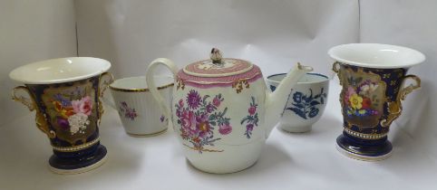 Decorative 19thC ceramics: to include a Worcester tea bowl with traditional blue and white ornament;