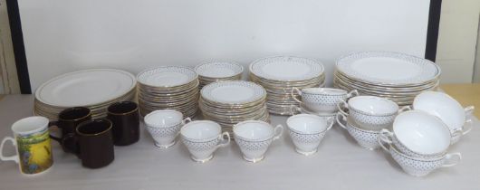 Table ceramics: to include Queen Anne china Georgian pattern place settings