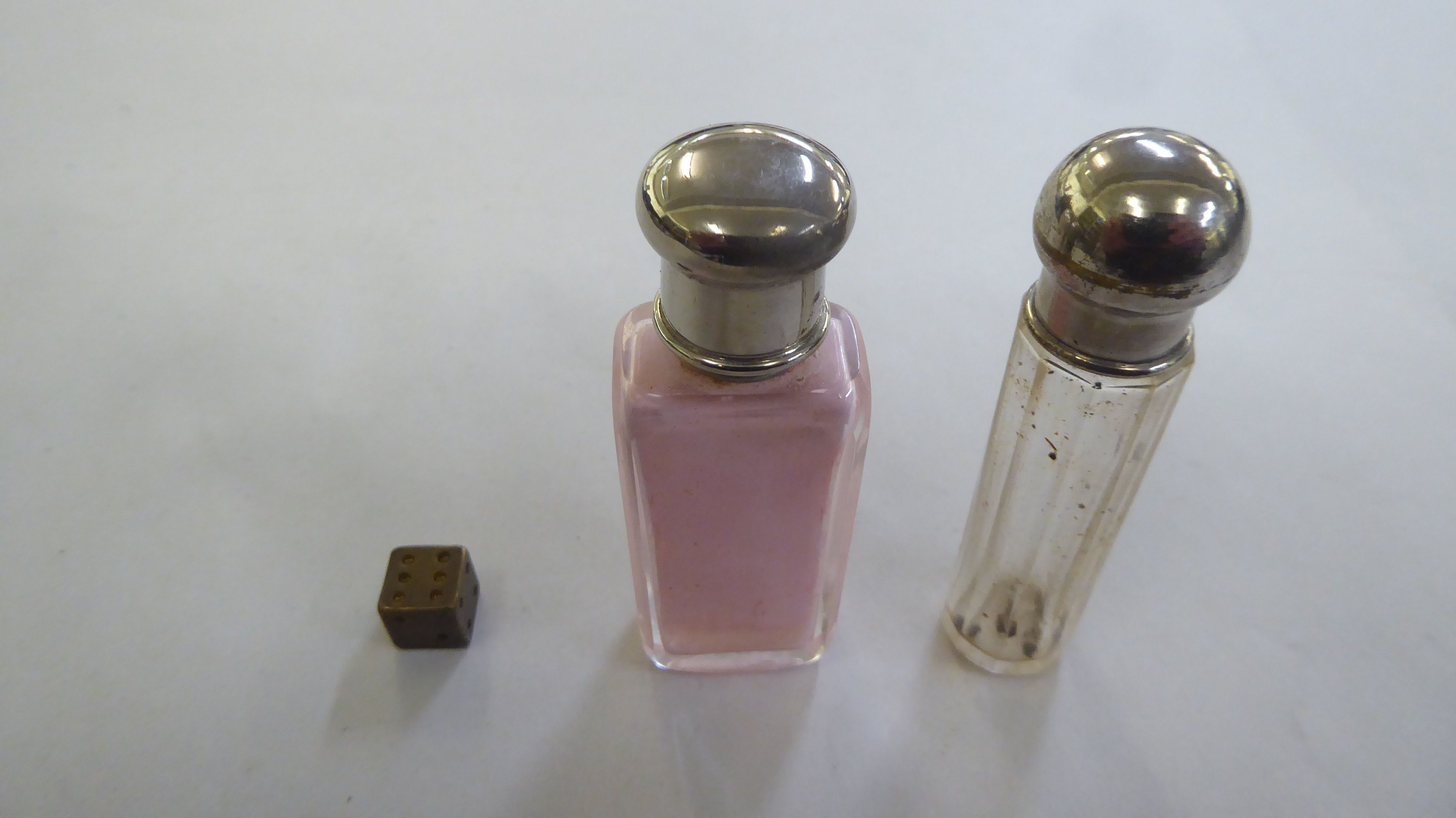 Collectables: to include a late Victorian horn snuff mull - Image 18 of 20