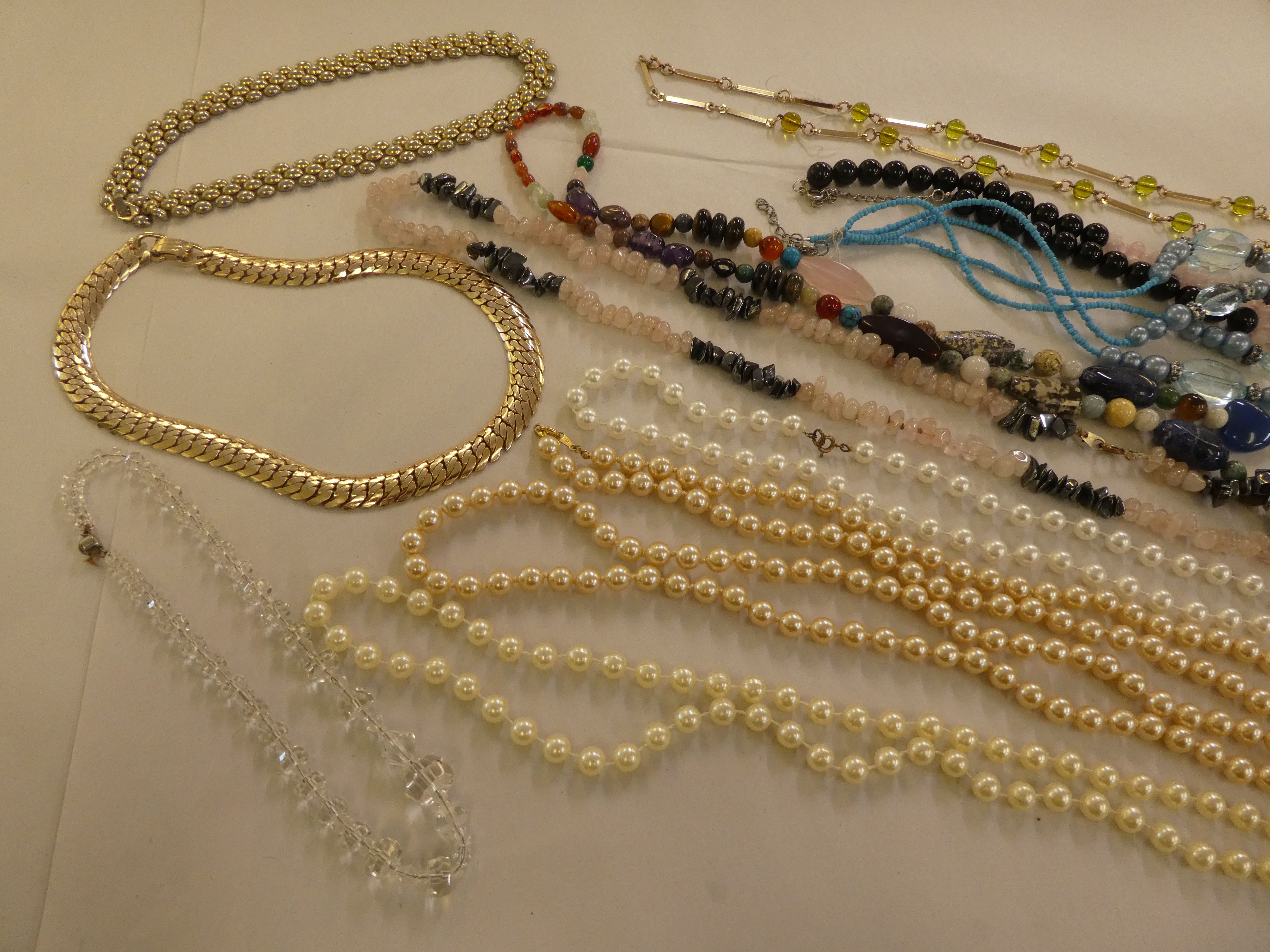 Costume jewellery and items of personal ornament: to include simulated pearls - Image 10 of 11