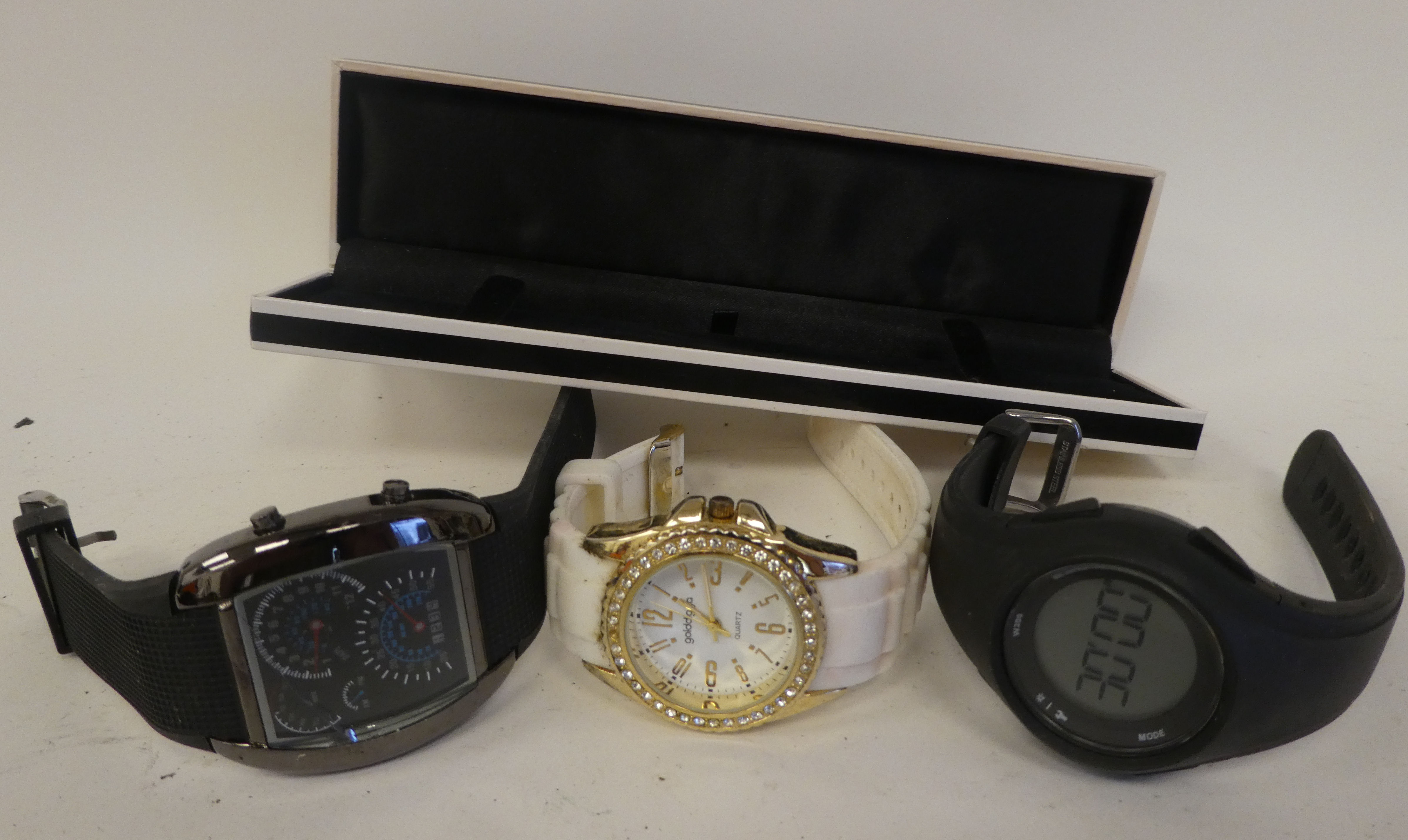 Variously cased and strapped wristwatches - Image 24 of 47