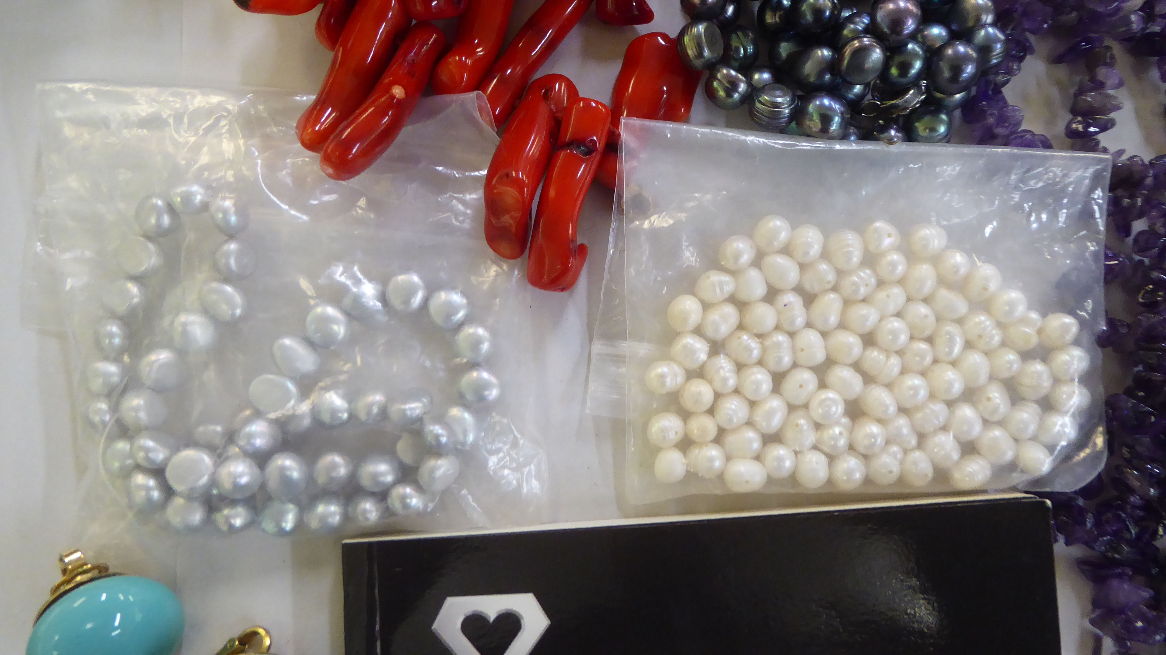 Costume jewellery: to include coral, pearls, bead necklaces and other accessories; and a Jackie - Image 8 of 10