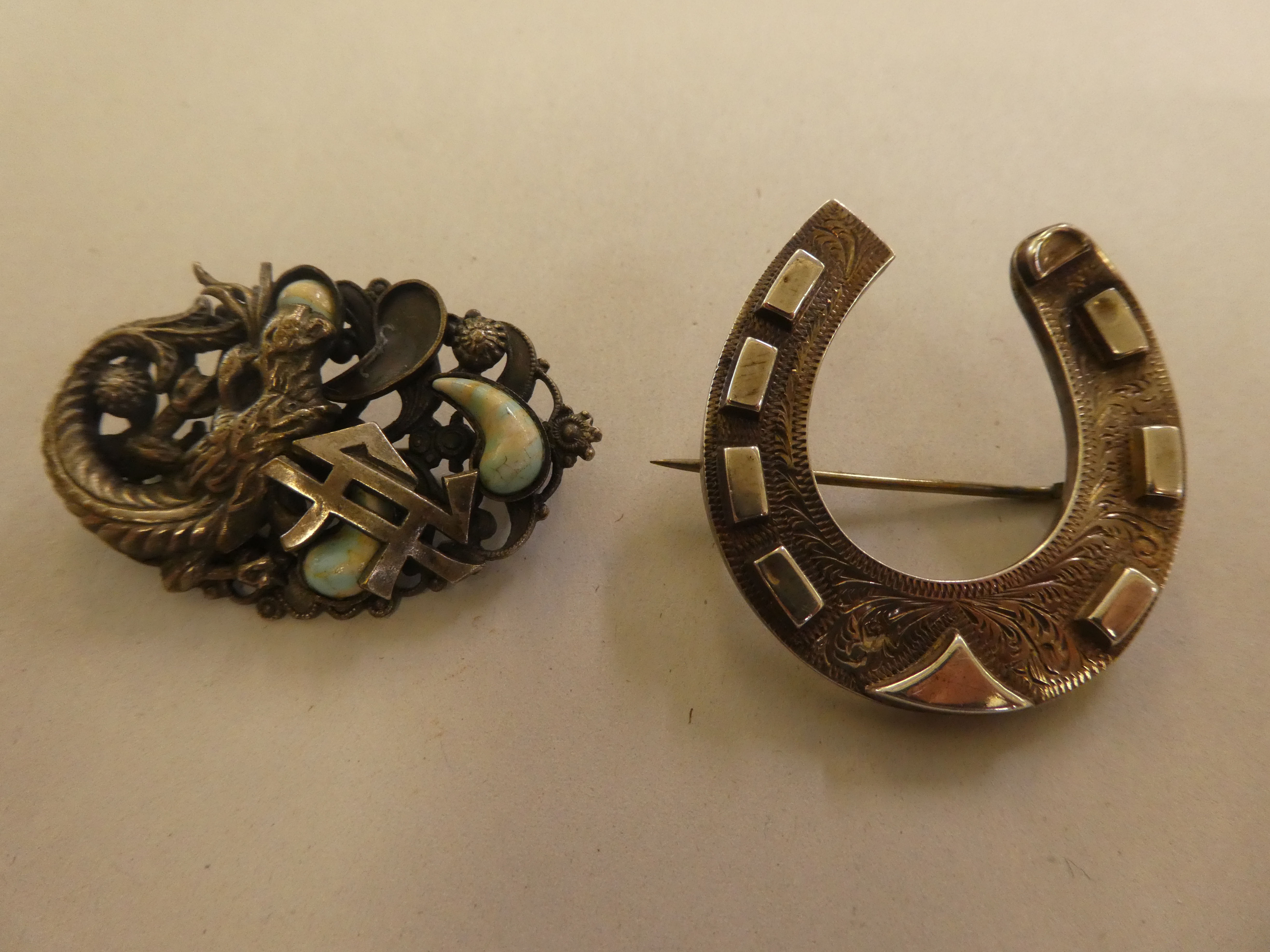 Silver and white metal jewellery: to include a silver horseshoe shaped brooch  indistinct marks - Image 2 of 5