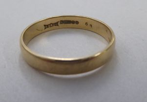 A 9ct gold wedding band