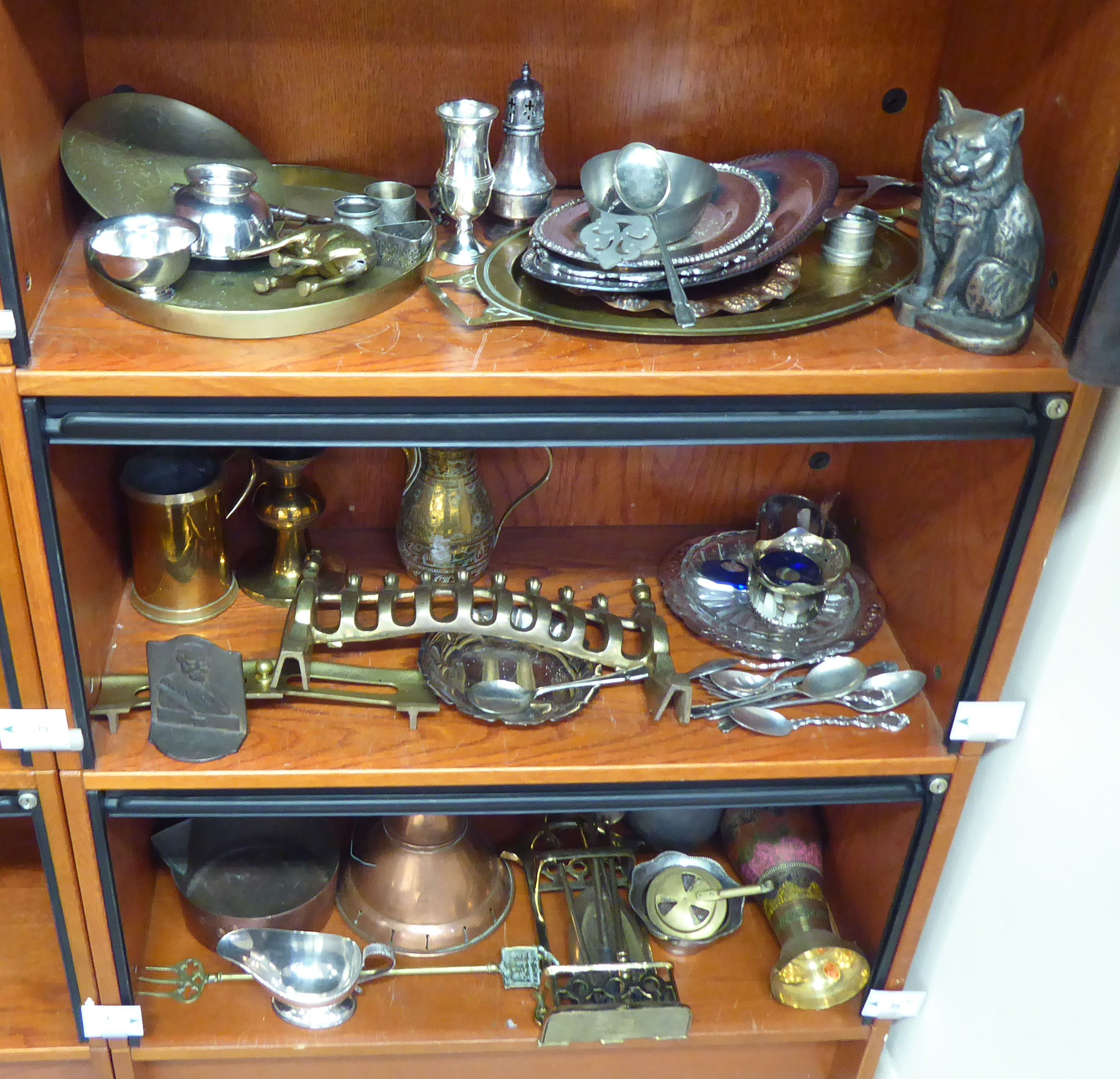 Mixed metalware: to include a North African design brass kettle