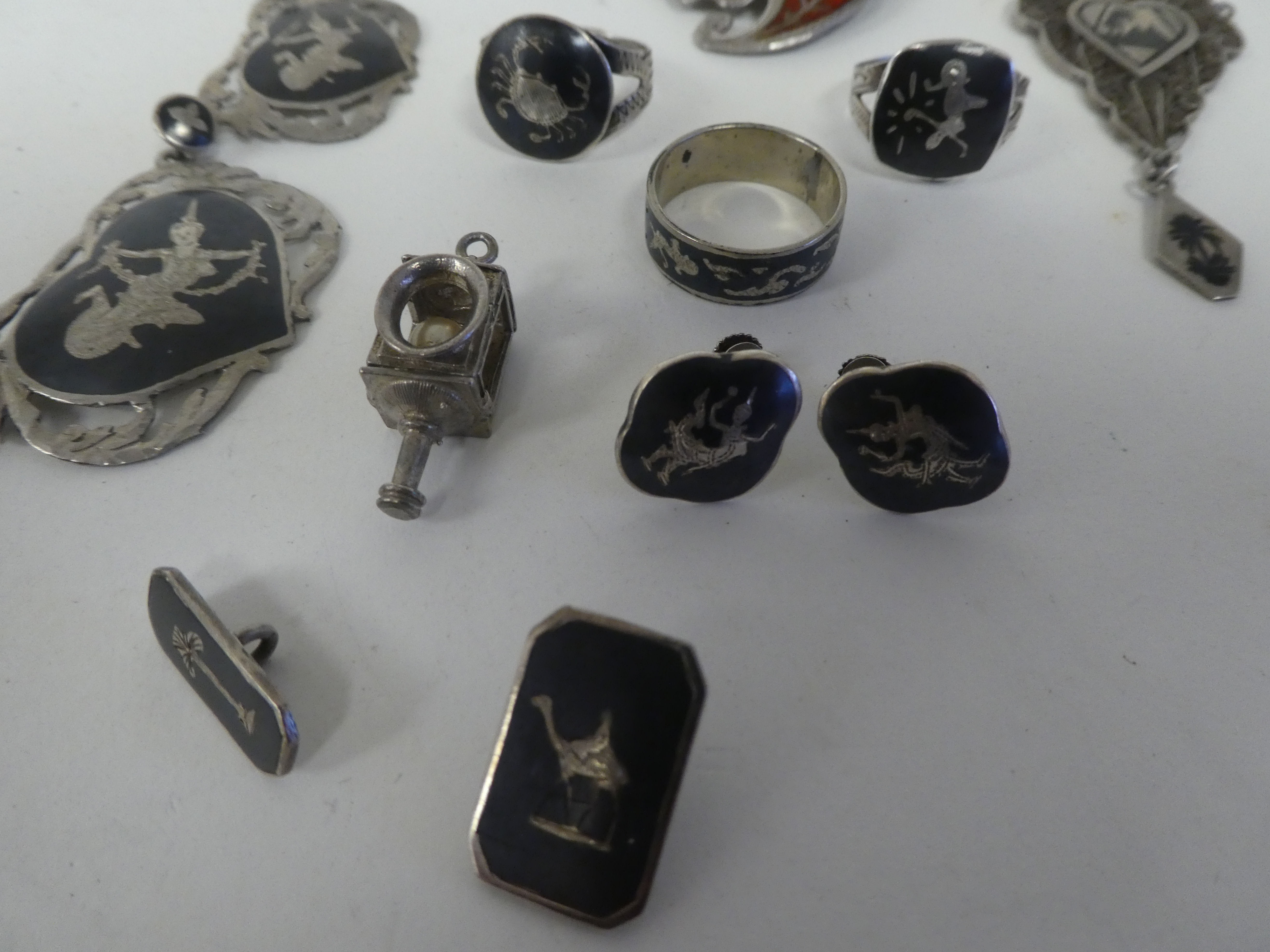 Asian silver, silver coloured metal and enamelled items of personal ornament: to include brooches; a - Image 7 of 9