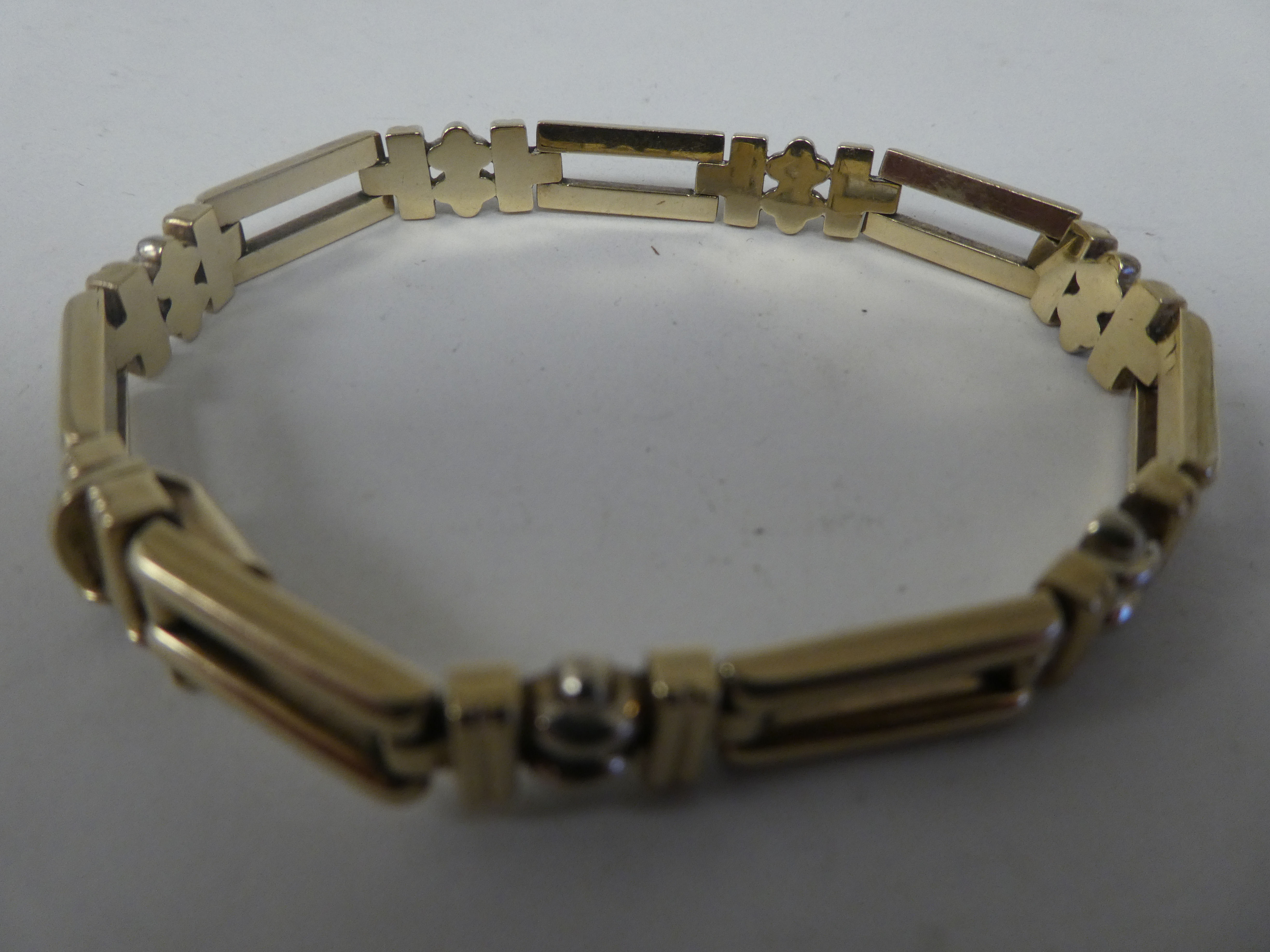 A 9ct bi-coloured gold rod link bracelet, on a bayonet clasp