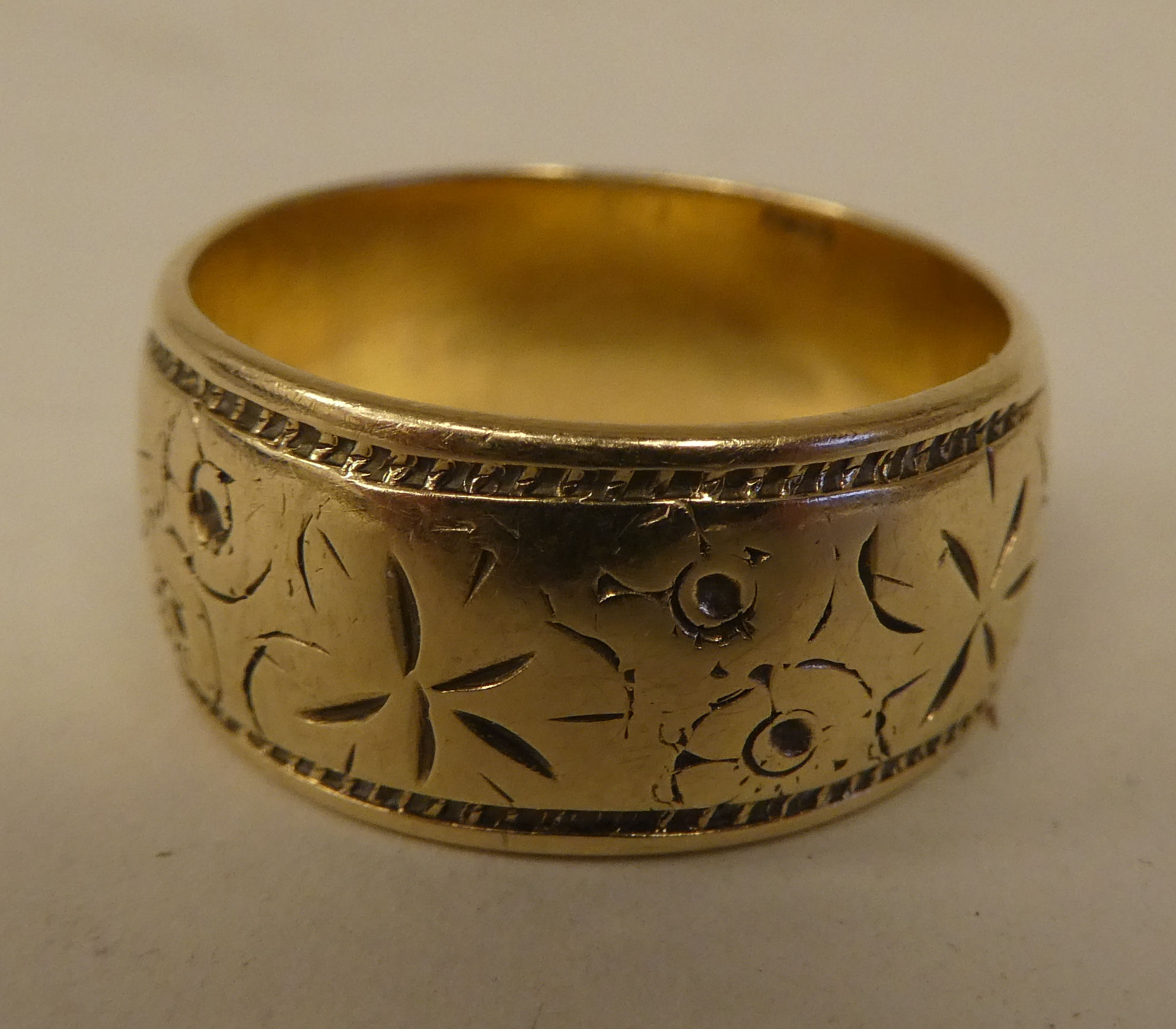 A 9ct gold engraved band ring