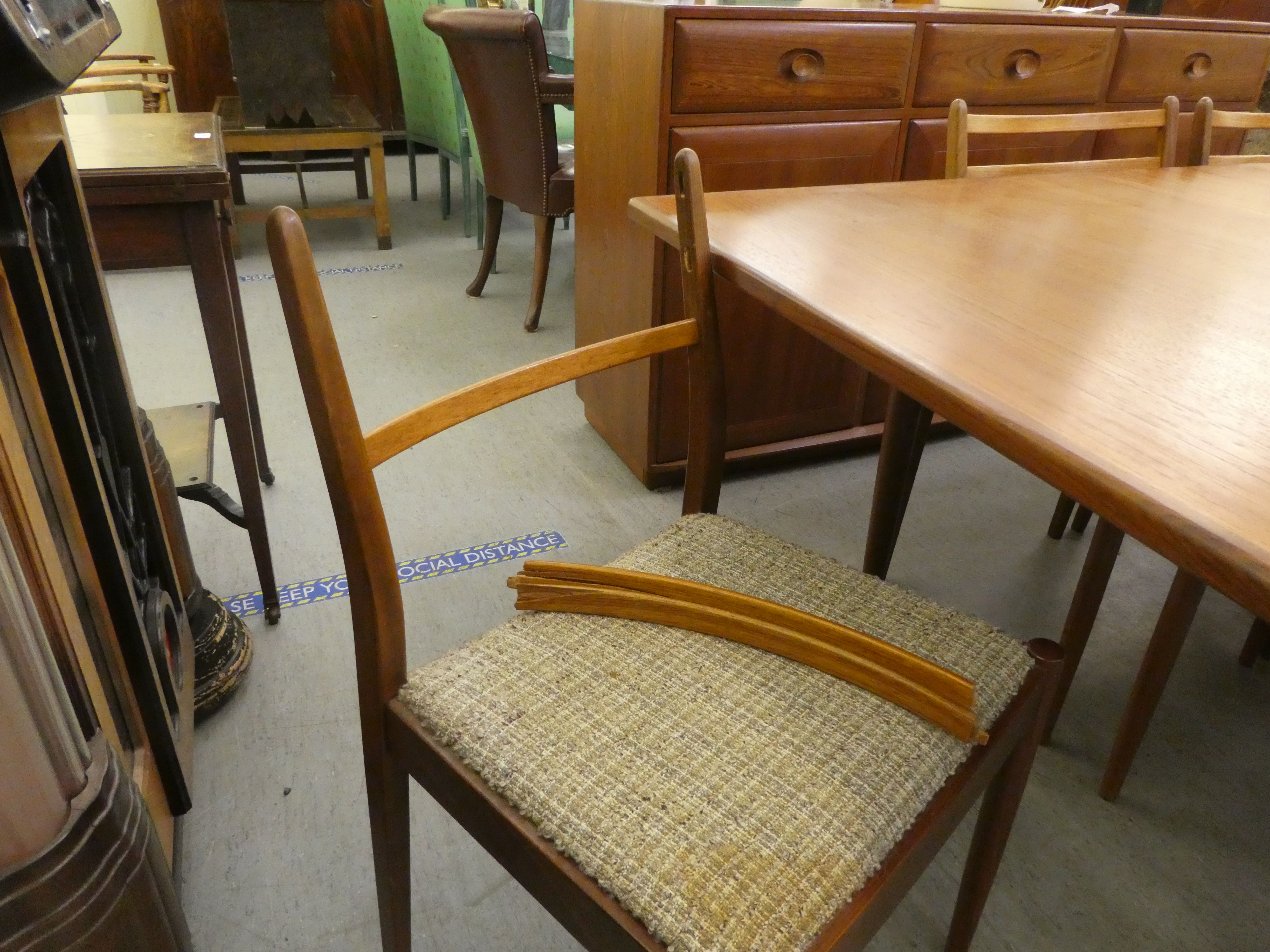 A 1970s teak G-Plan dining table, raised on turned, tapered legs  29"h  62"L extending to 80"L - Image 5 of 8