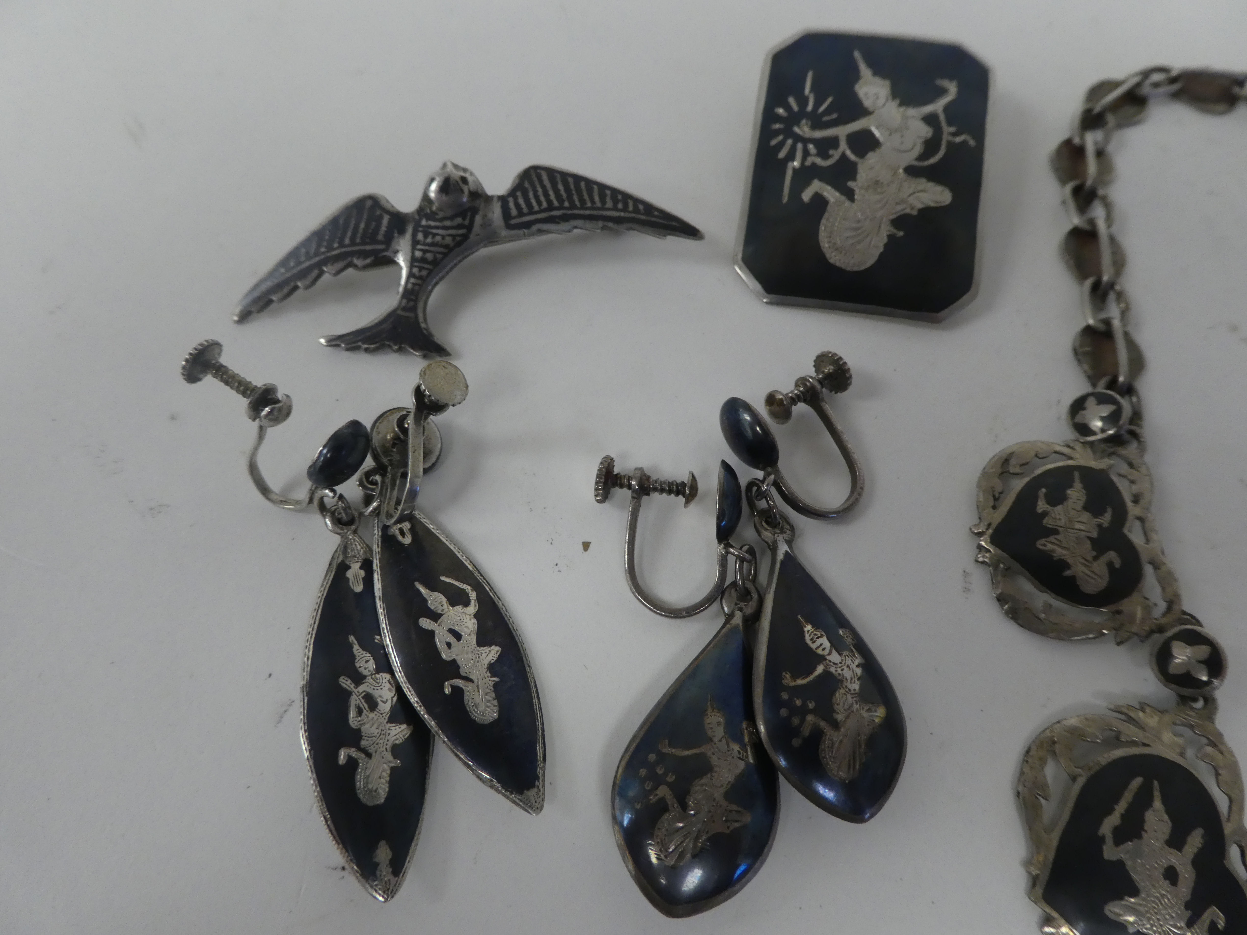 Asian silver, silver coloured metal and enamelled items of personal ornament: to include brooches; a - Image 5 of 9