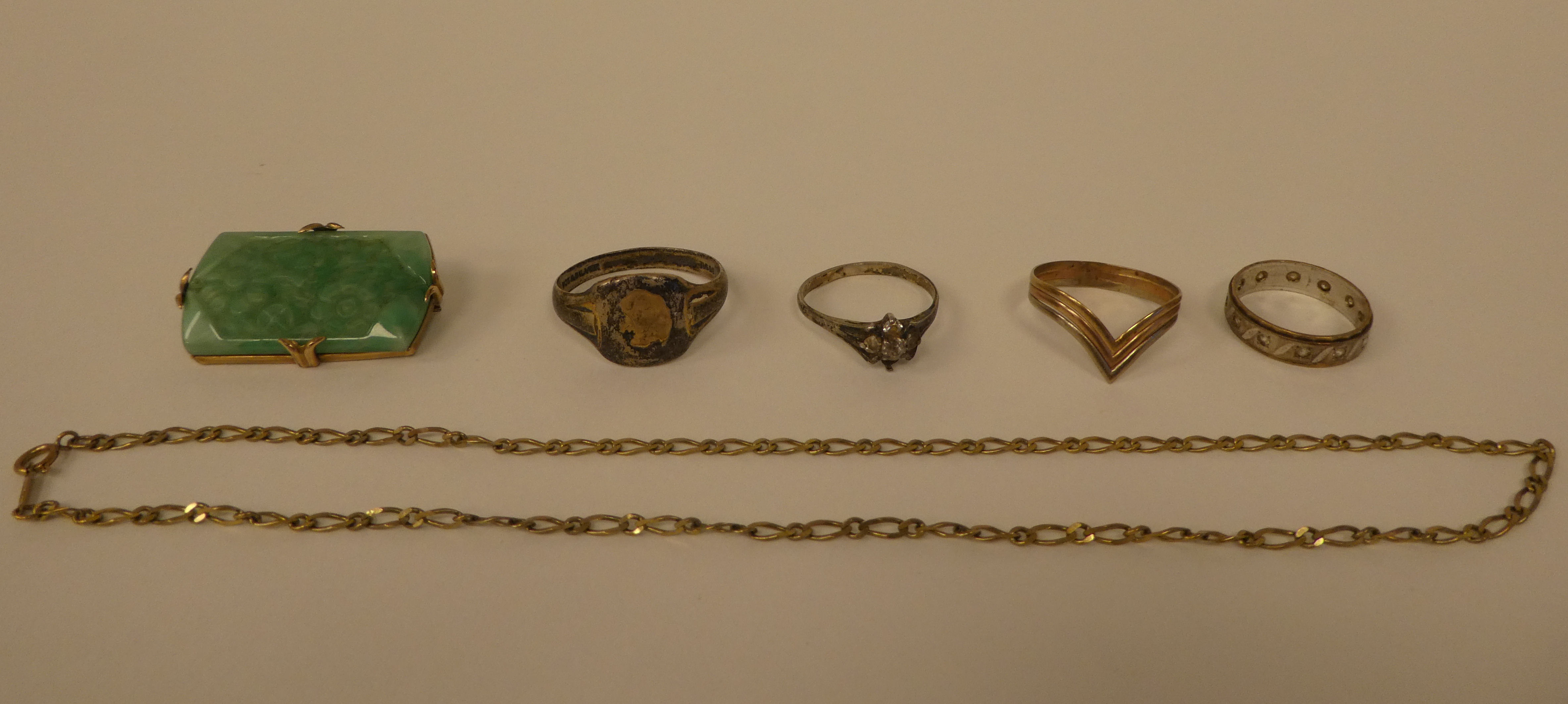 Items of personal ornament: to include a 9ct bi-coloured gold wishbone ring