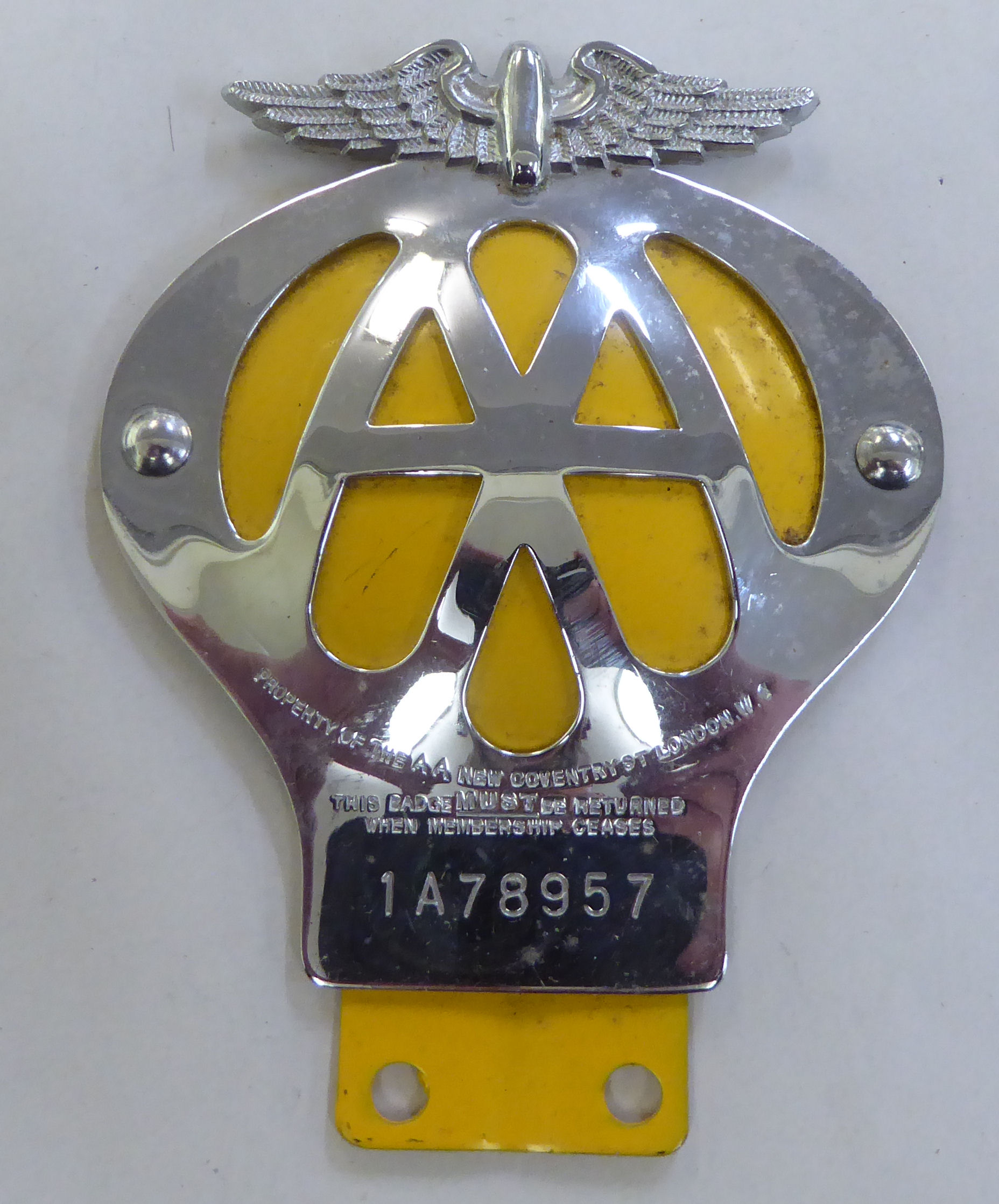 A mixed lot: to include a chromium and enamelled AA badge - Image 4 of 9
